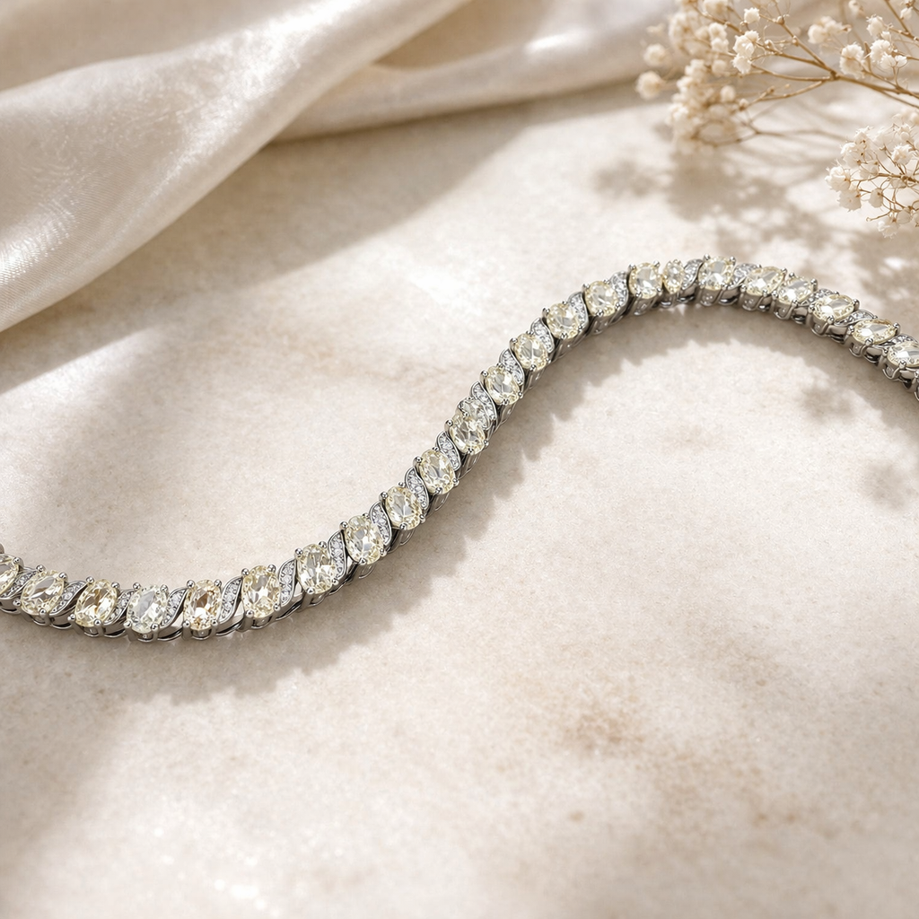 Fine Curve Bracelet