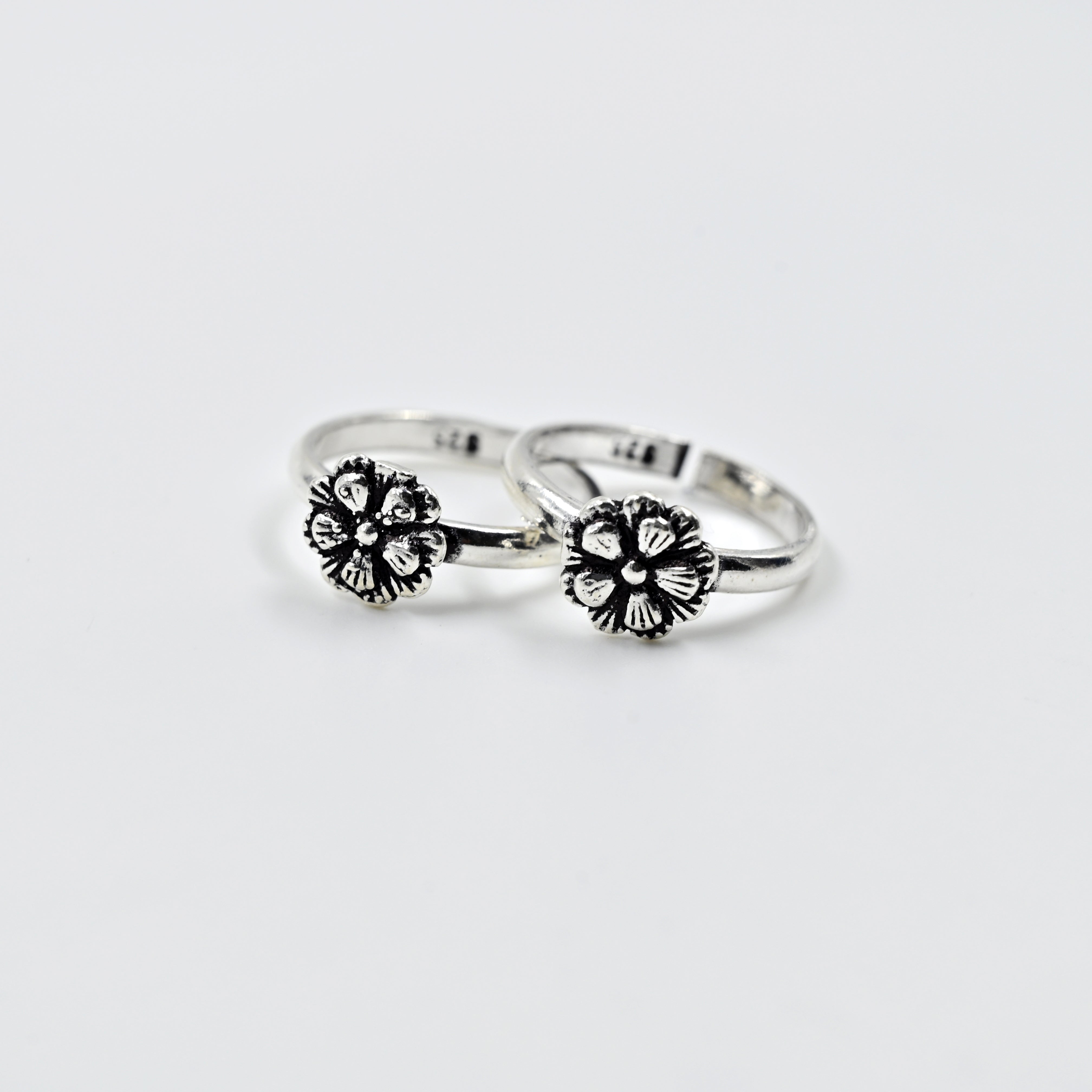 Tarini Toe Ring