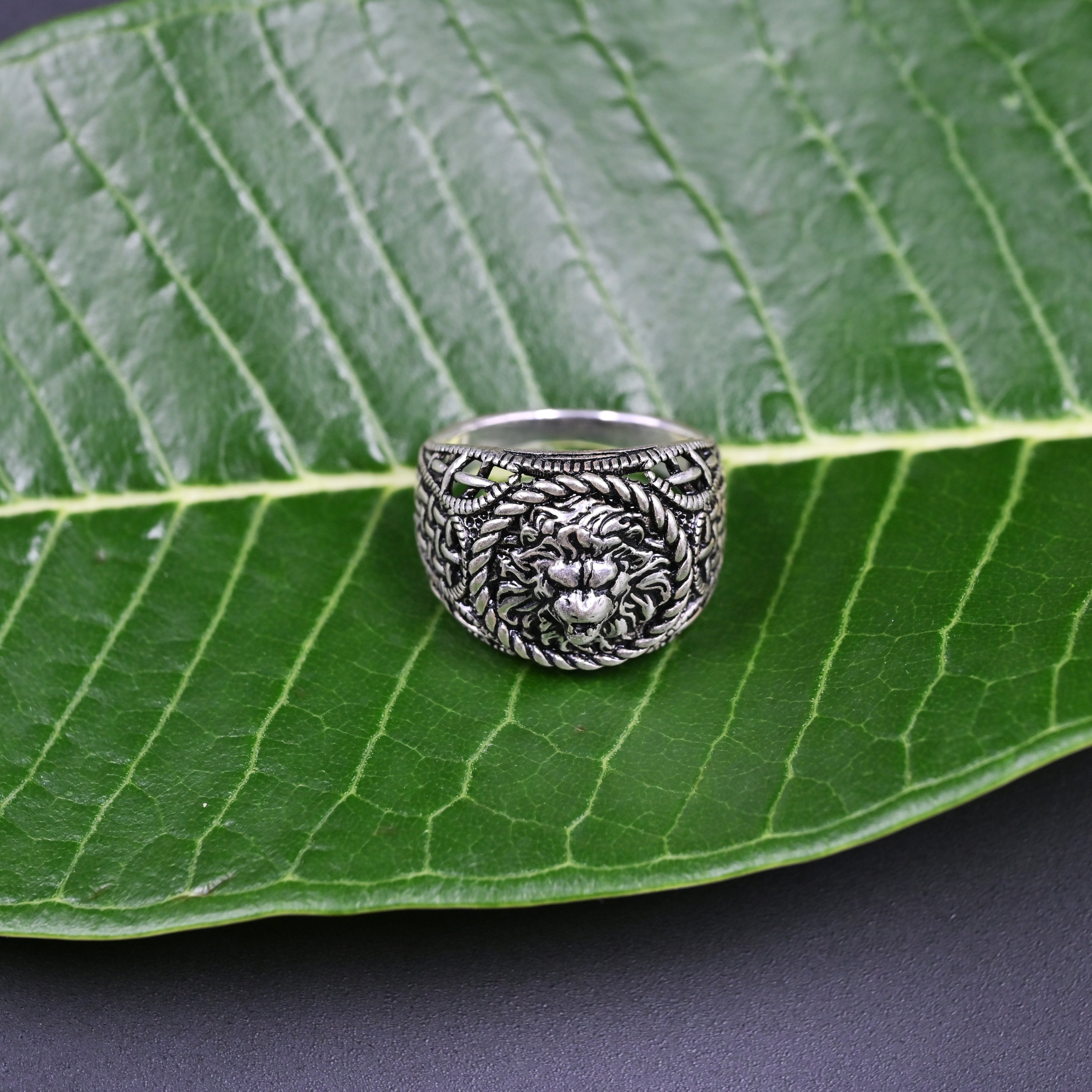 Roar Ring
