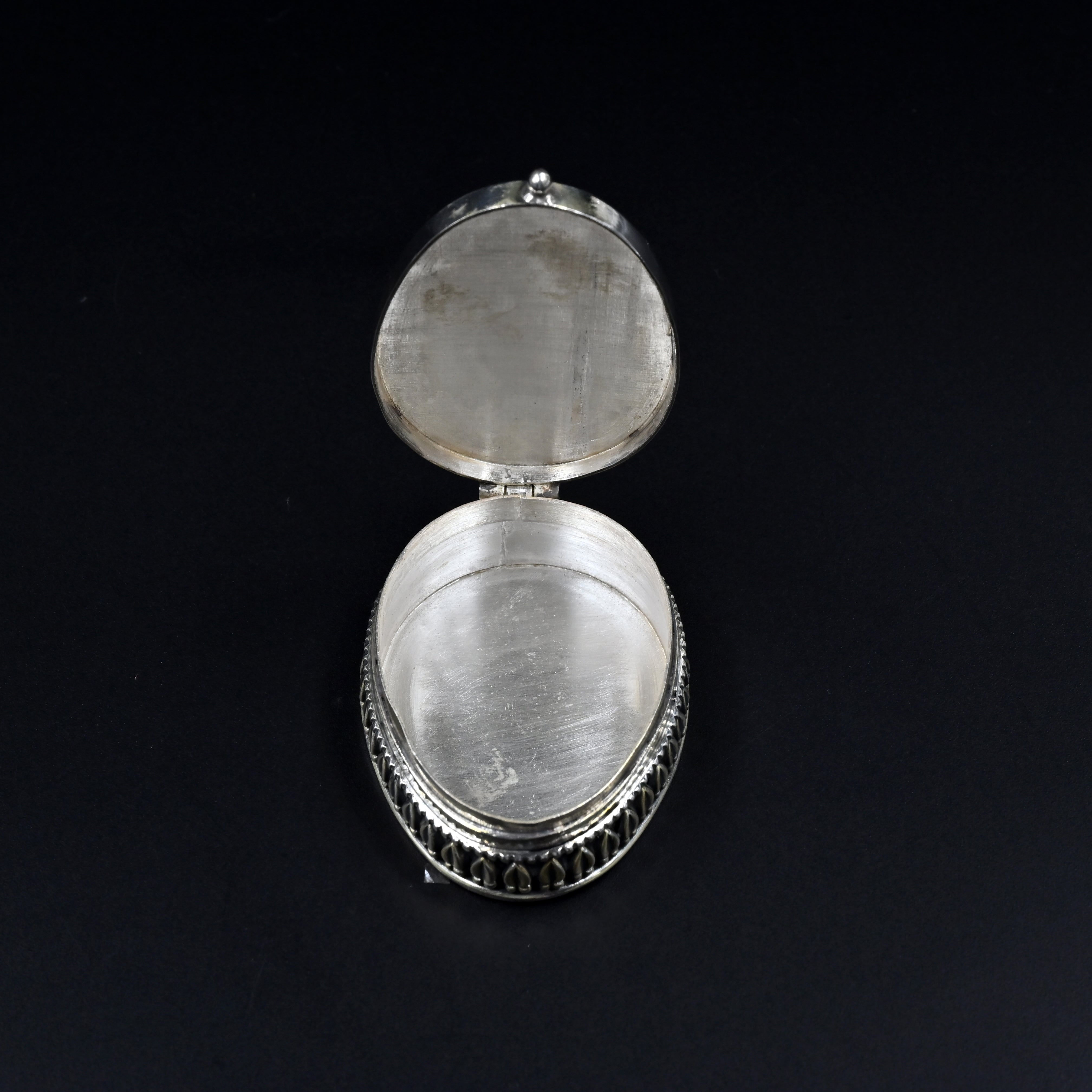 Gulabi Patra Silver Dibbi