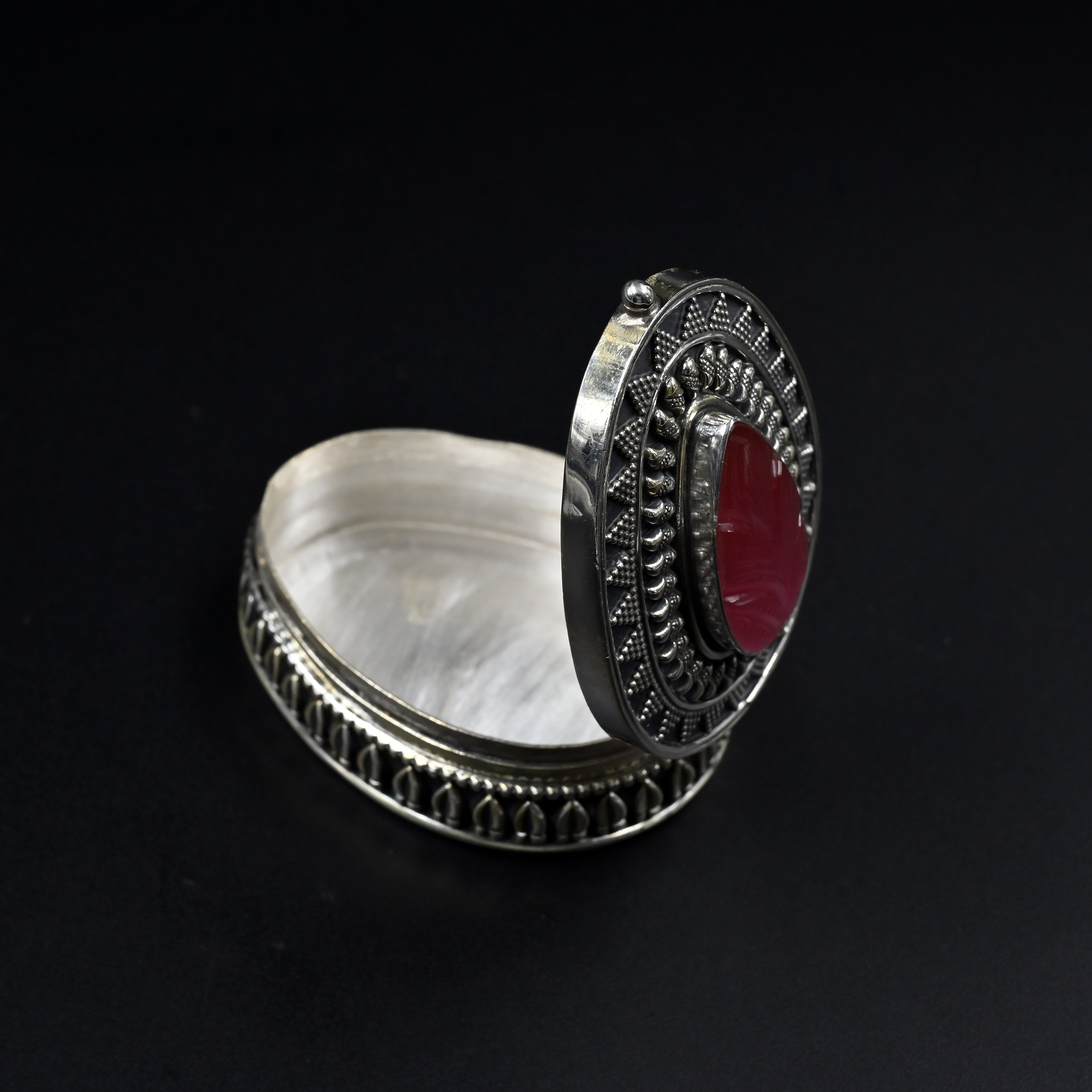 Gulabi Patra Silver Dibbi
