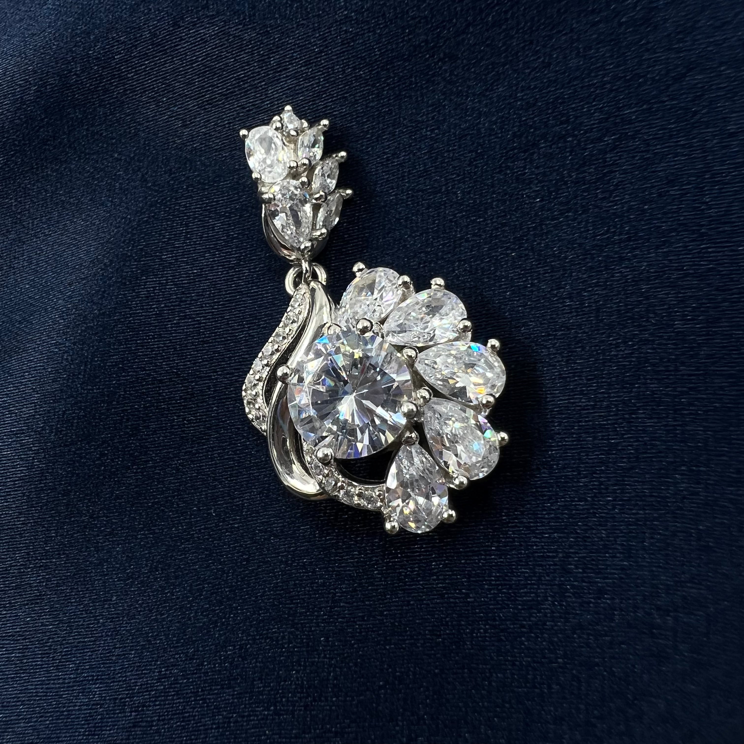 Elara Pendant Set