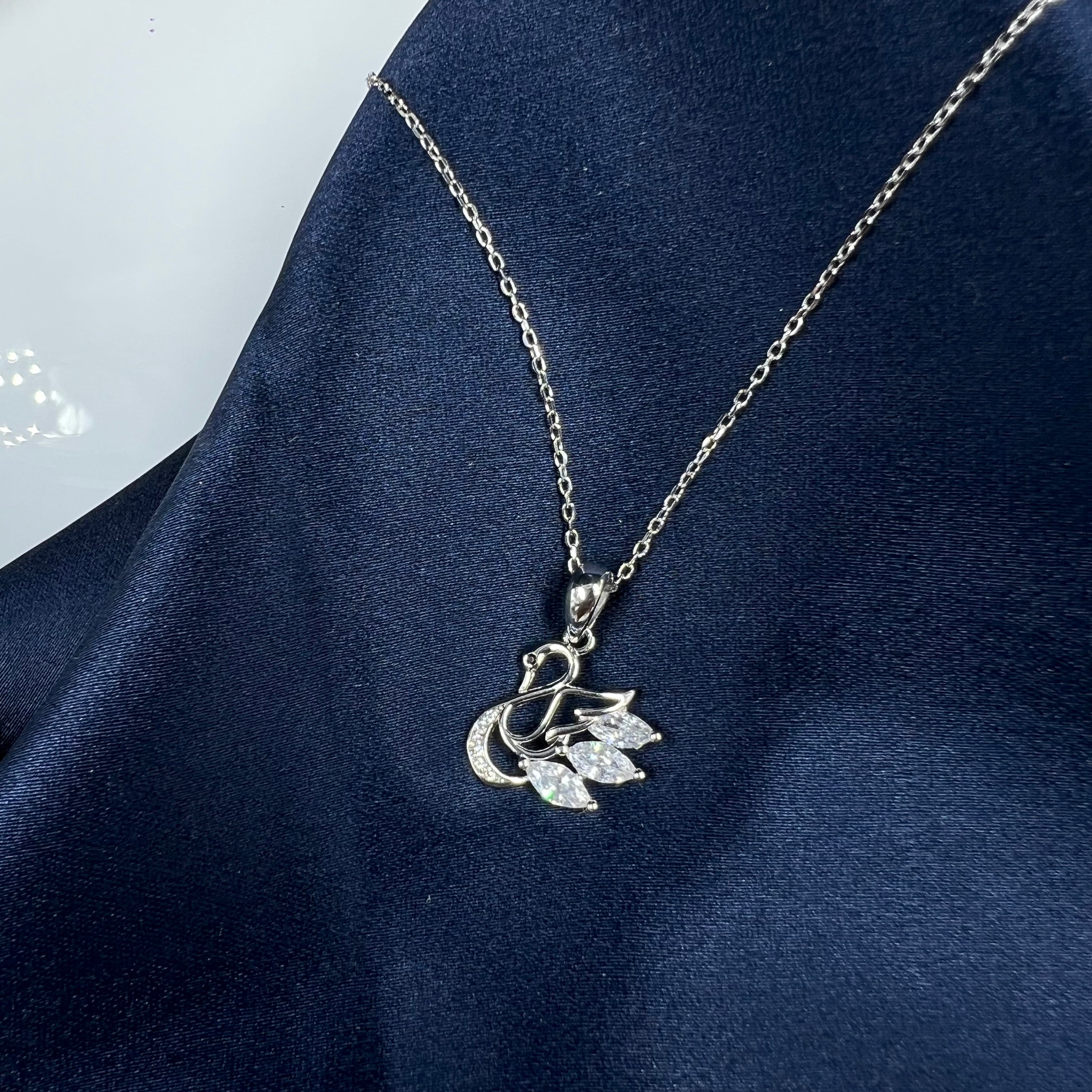 Dreamy Swan Pendant
