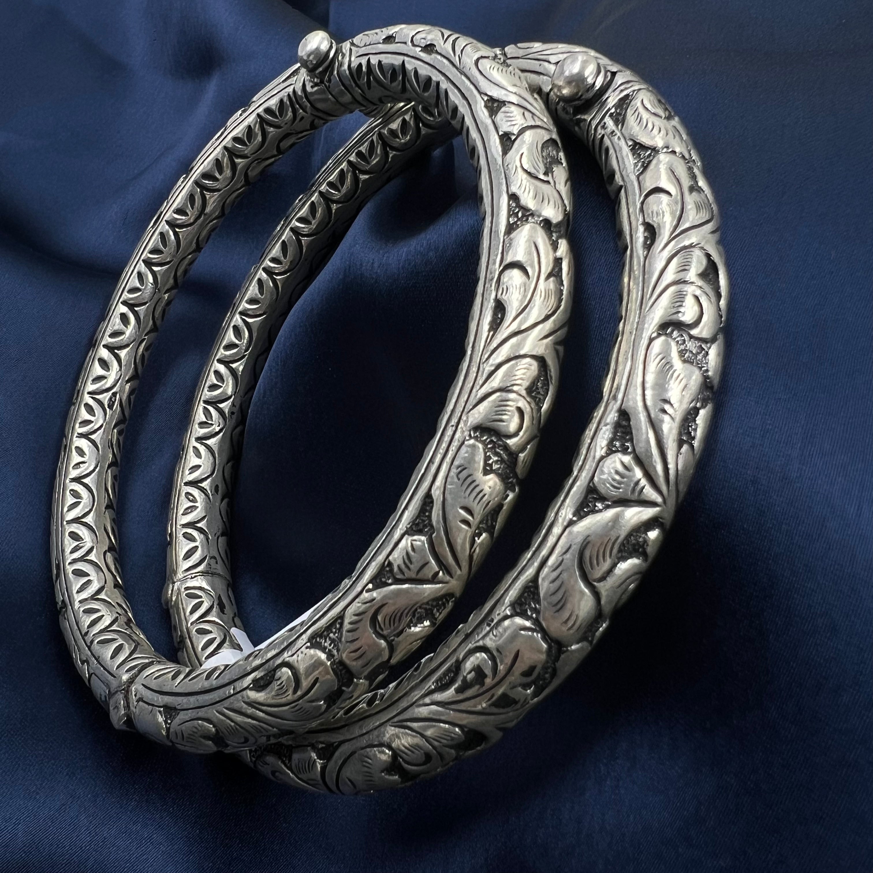 Qurbat Chitai Detailed Single Ankle Kada