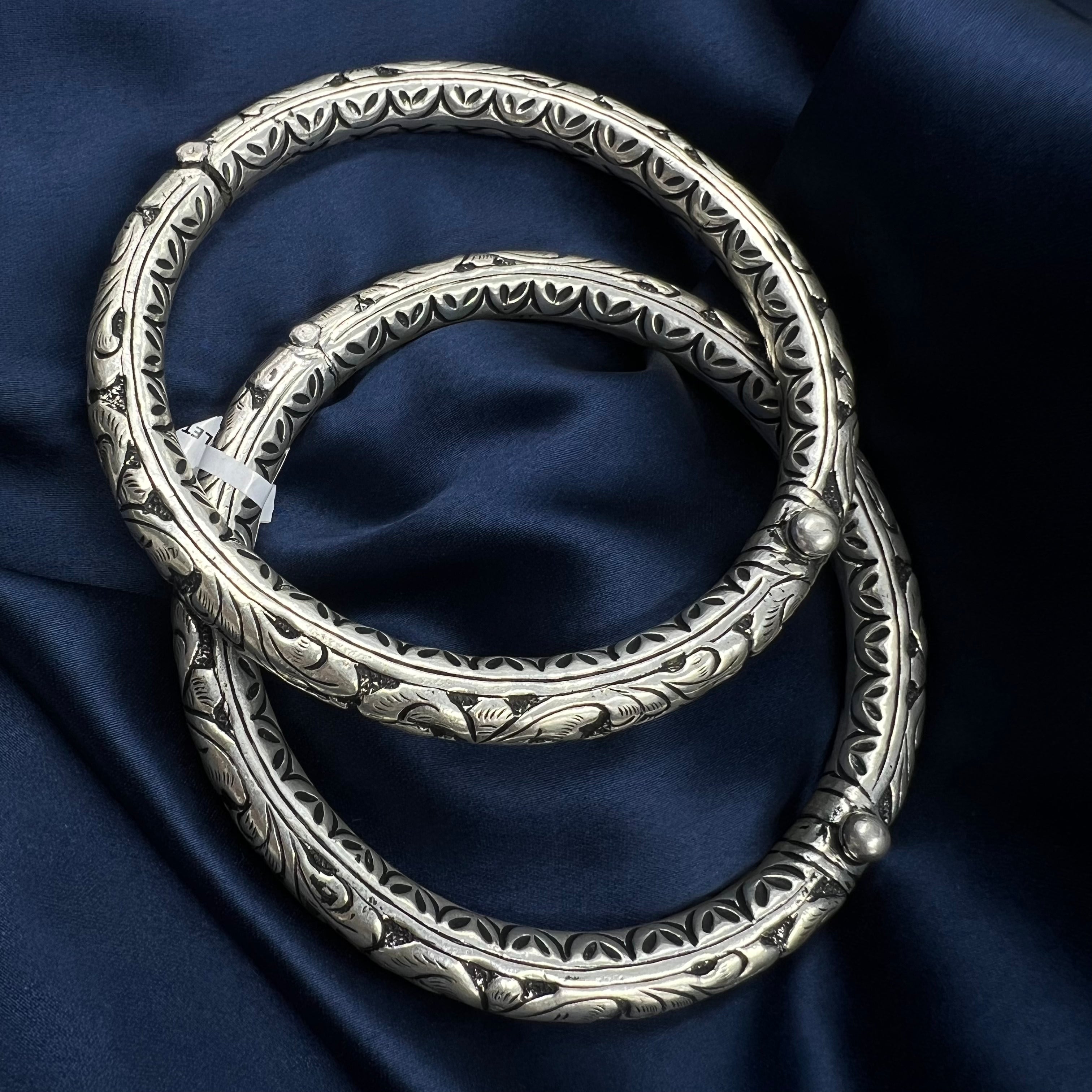 Qurbat Chitai Detailed Single Ankle Kada