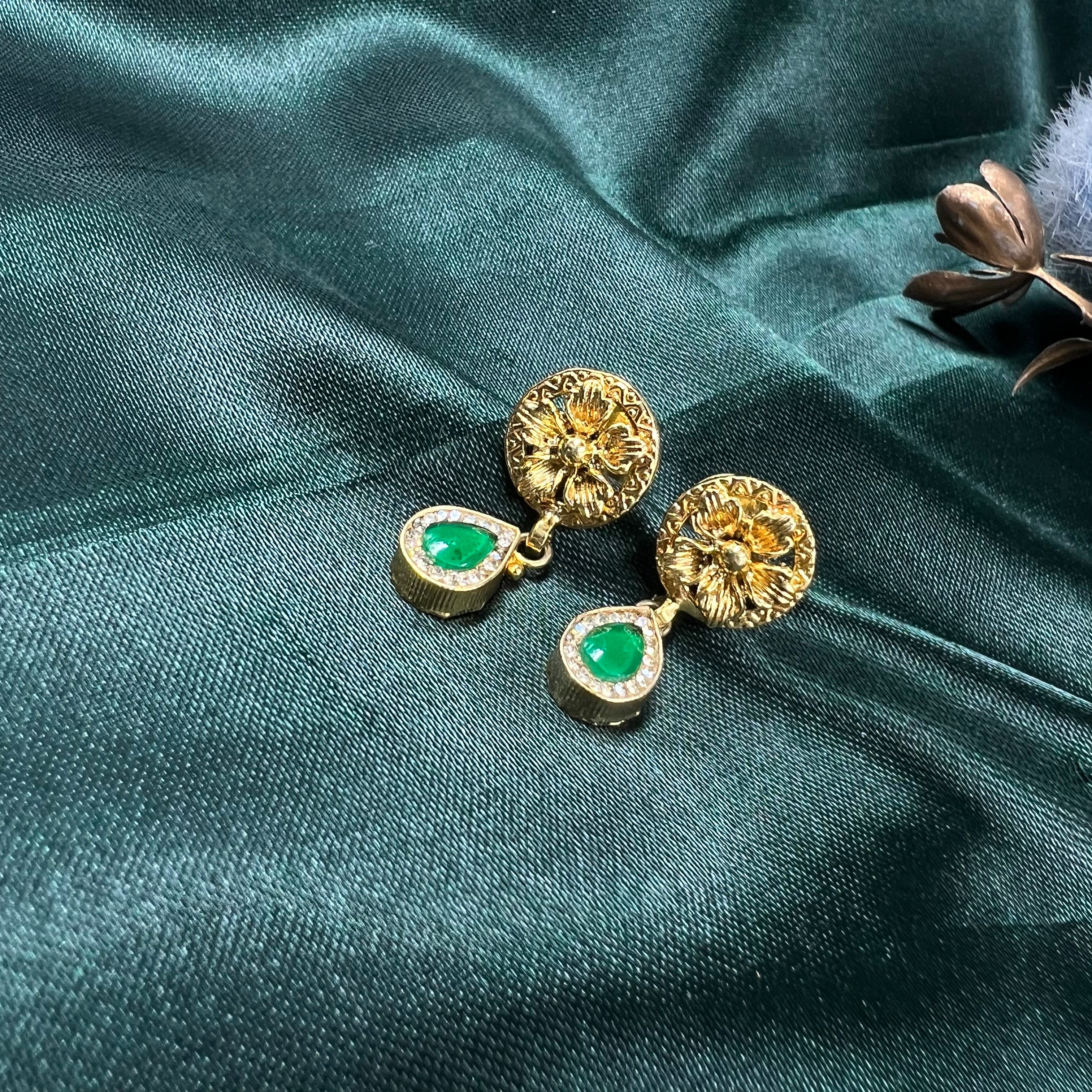 Divine Devi Gold Polish Necklace Set