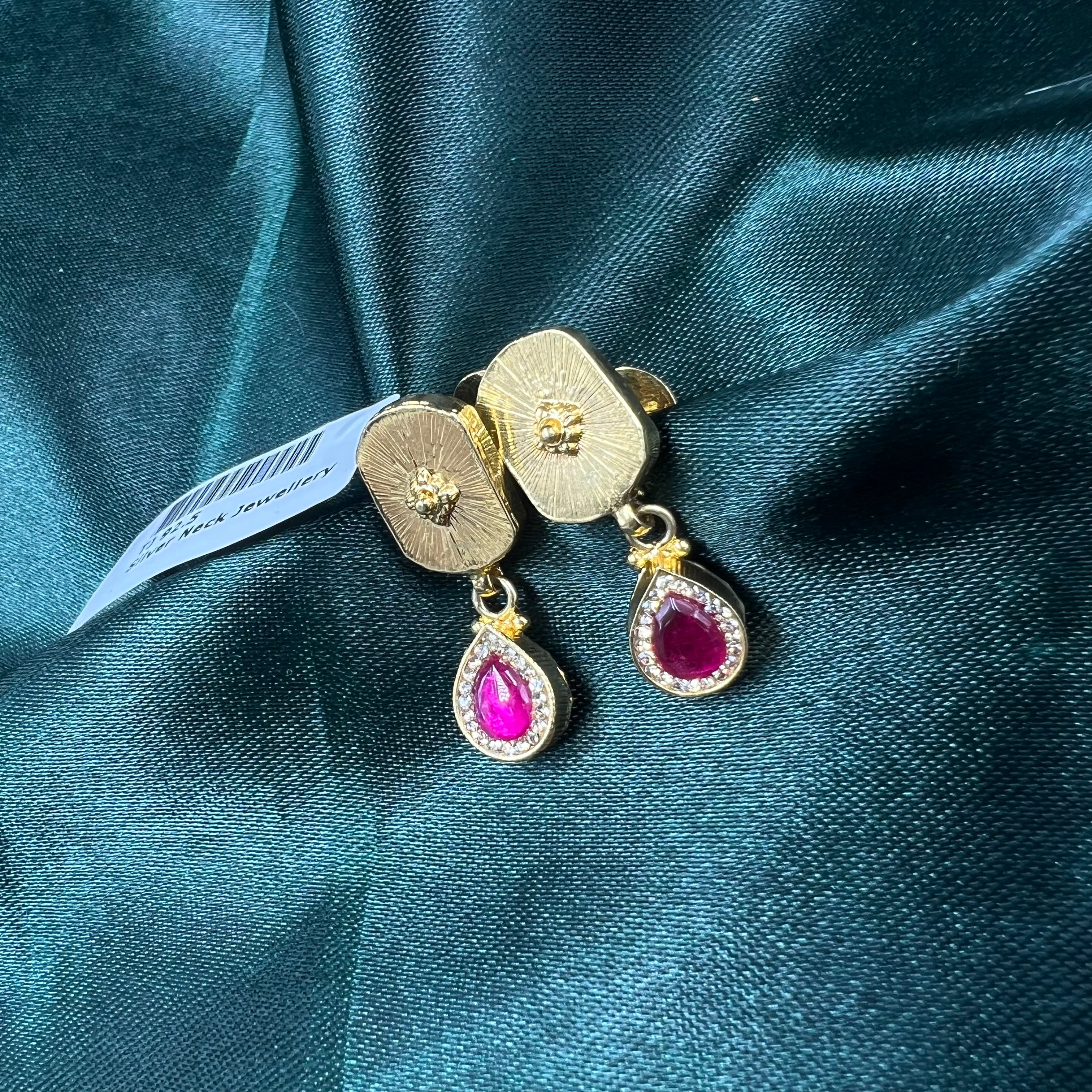 Aadira Gold Polish Necklace Set