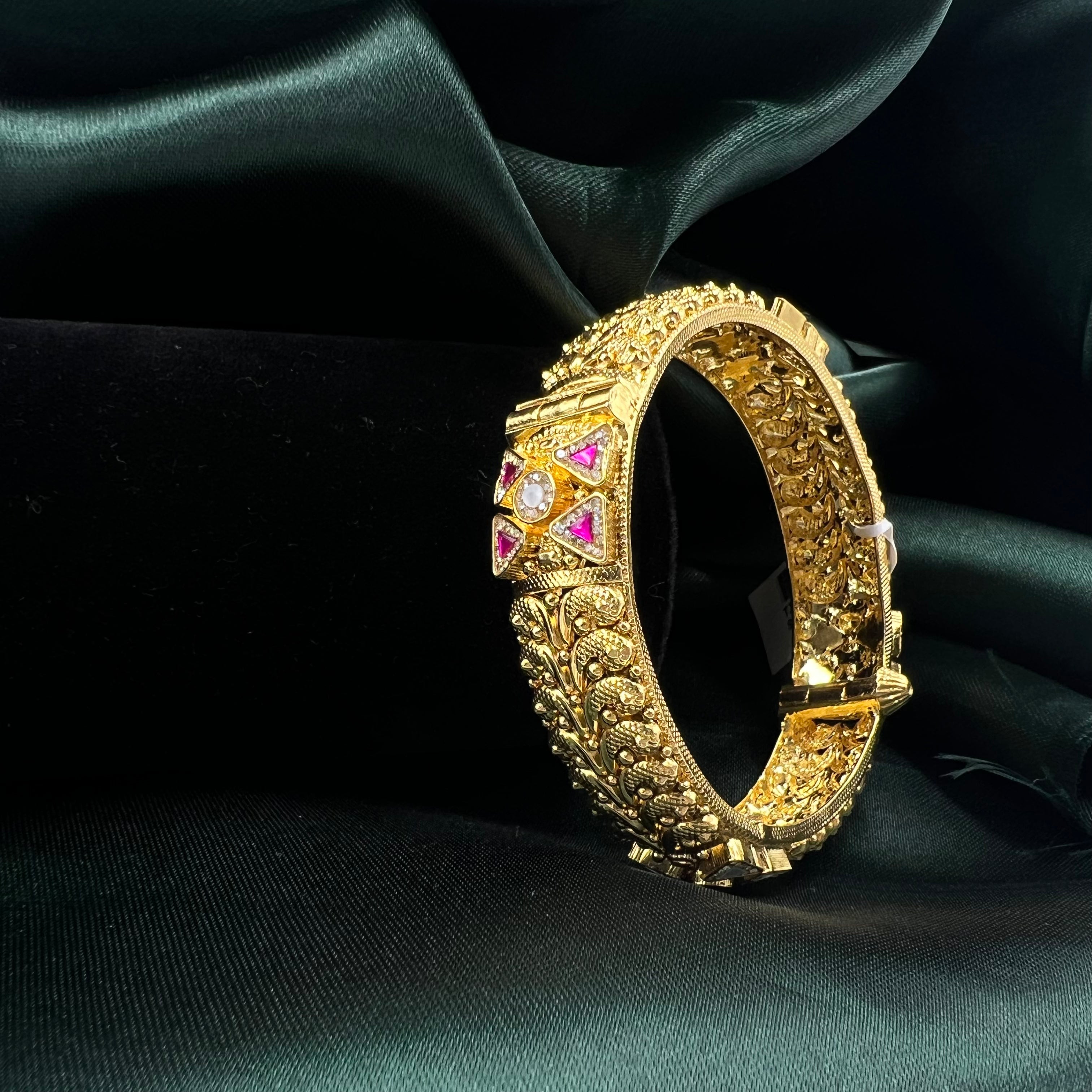 Pratha Gold Polish Bangle