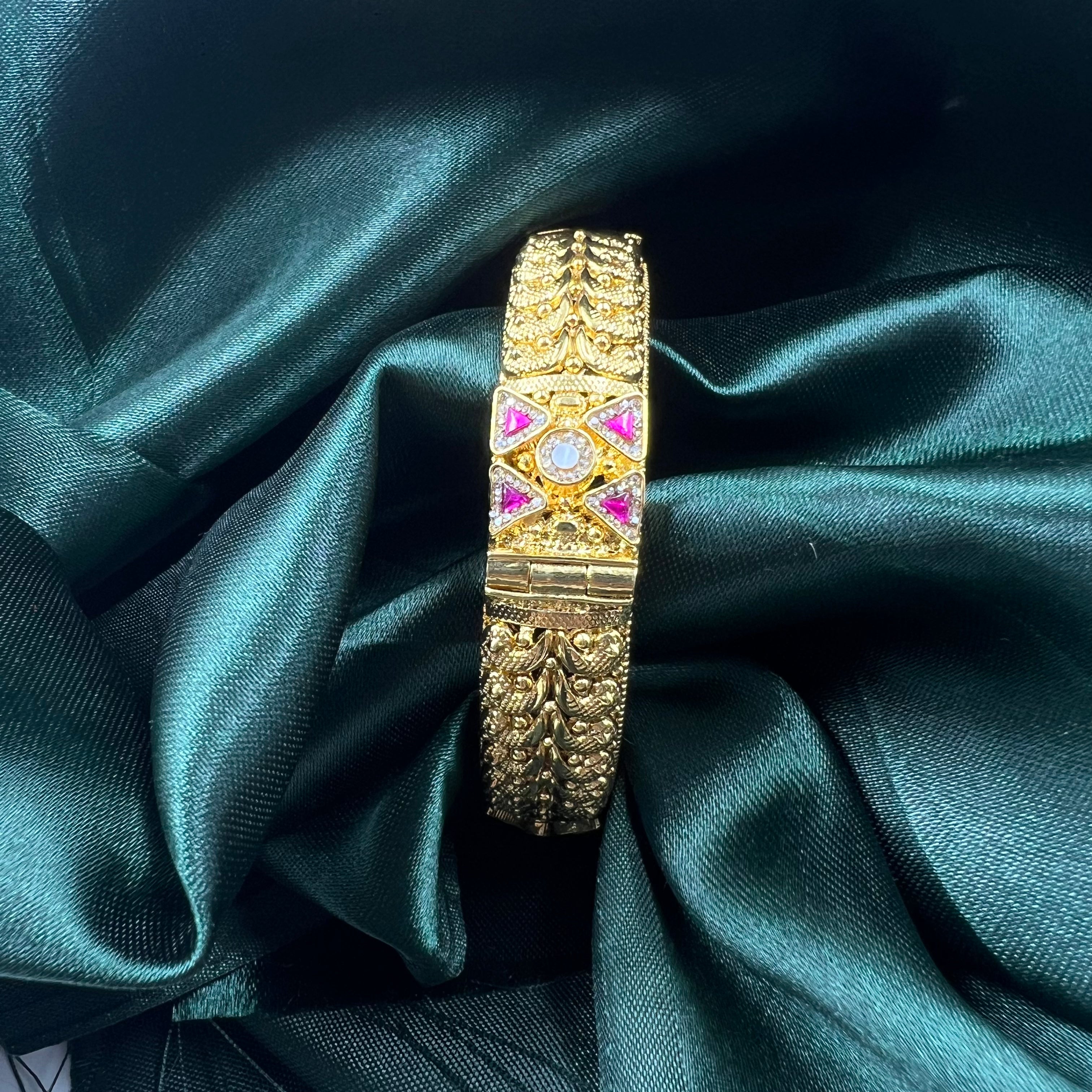 Pratha Gold Polish Bangle