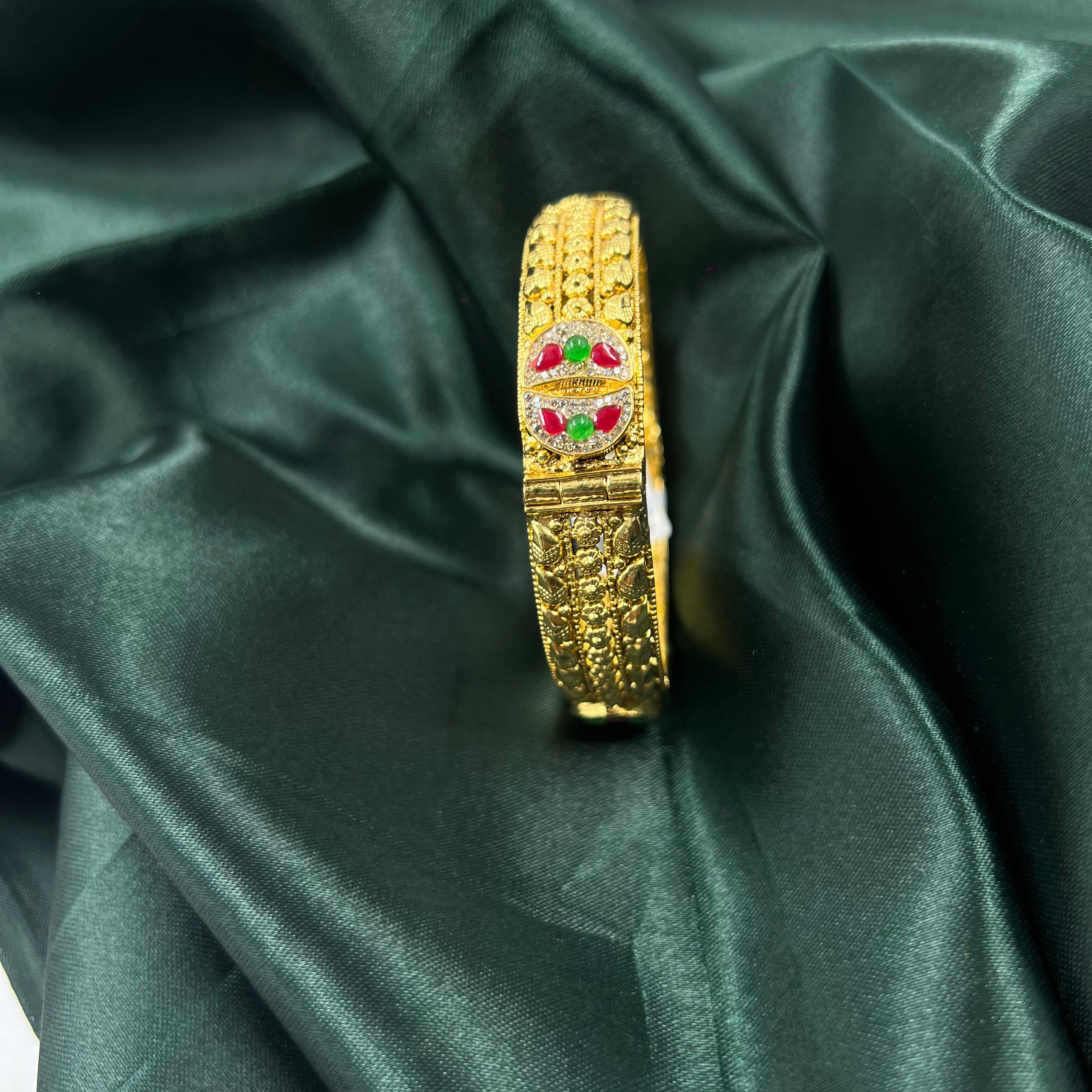 Nayra Gold Polish Bangle