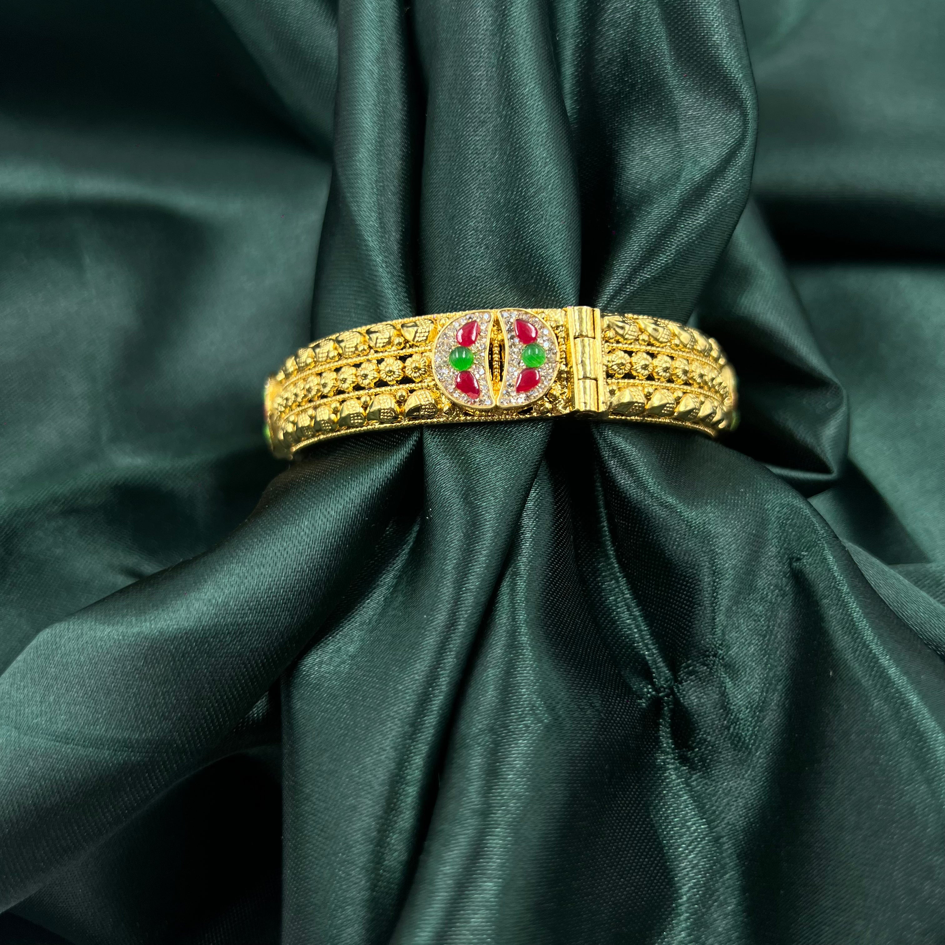 Nayra Gold Polish Bangle