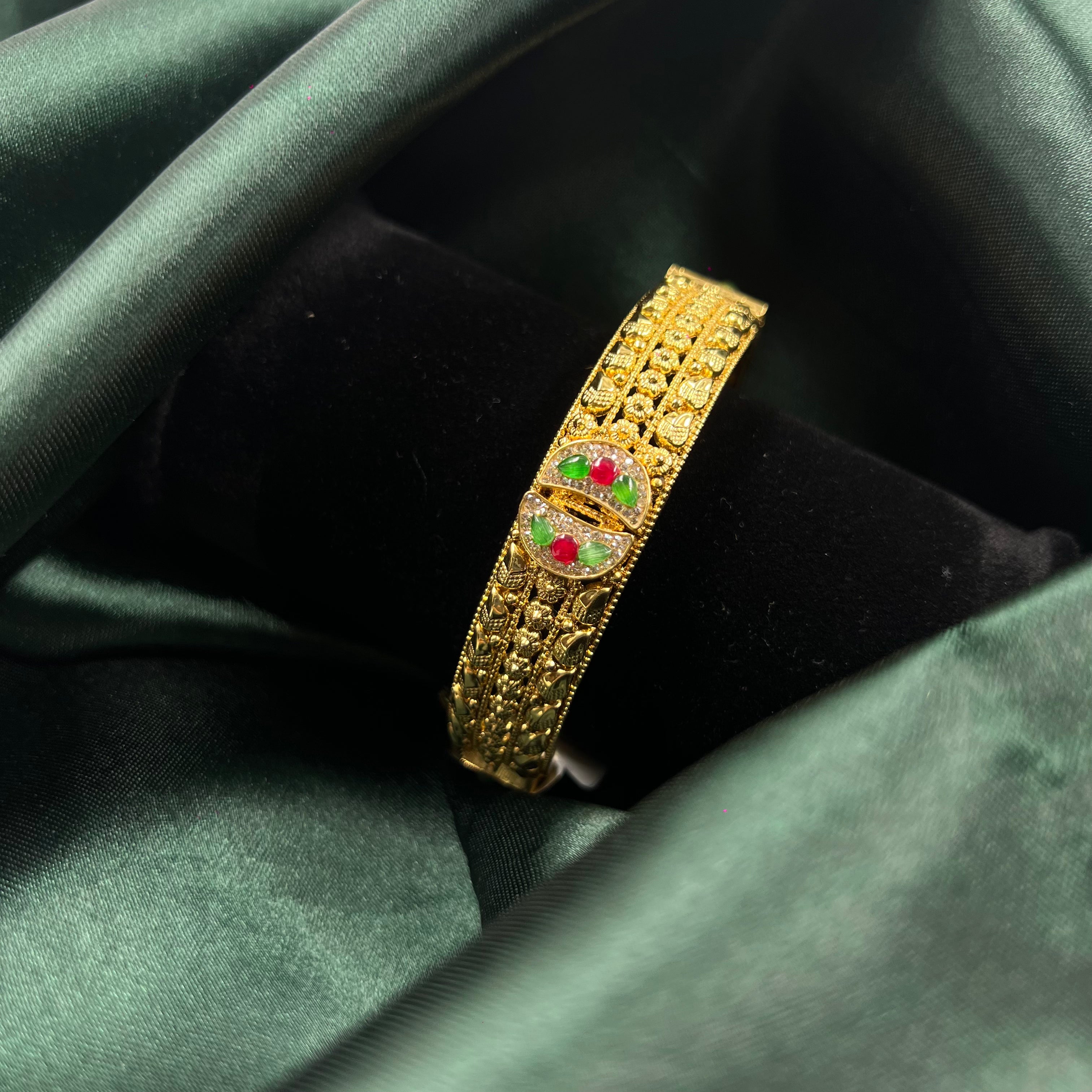 Nayra Gold Polish Bangle