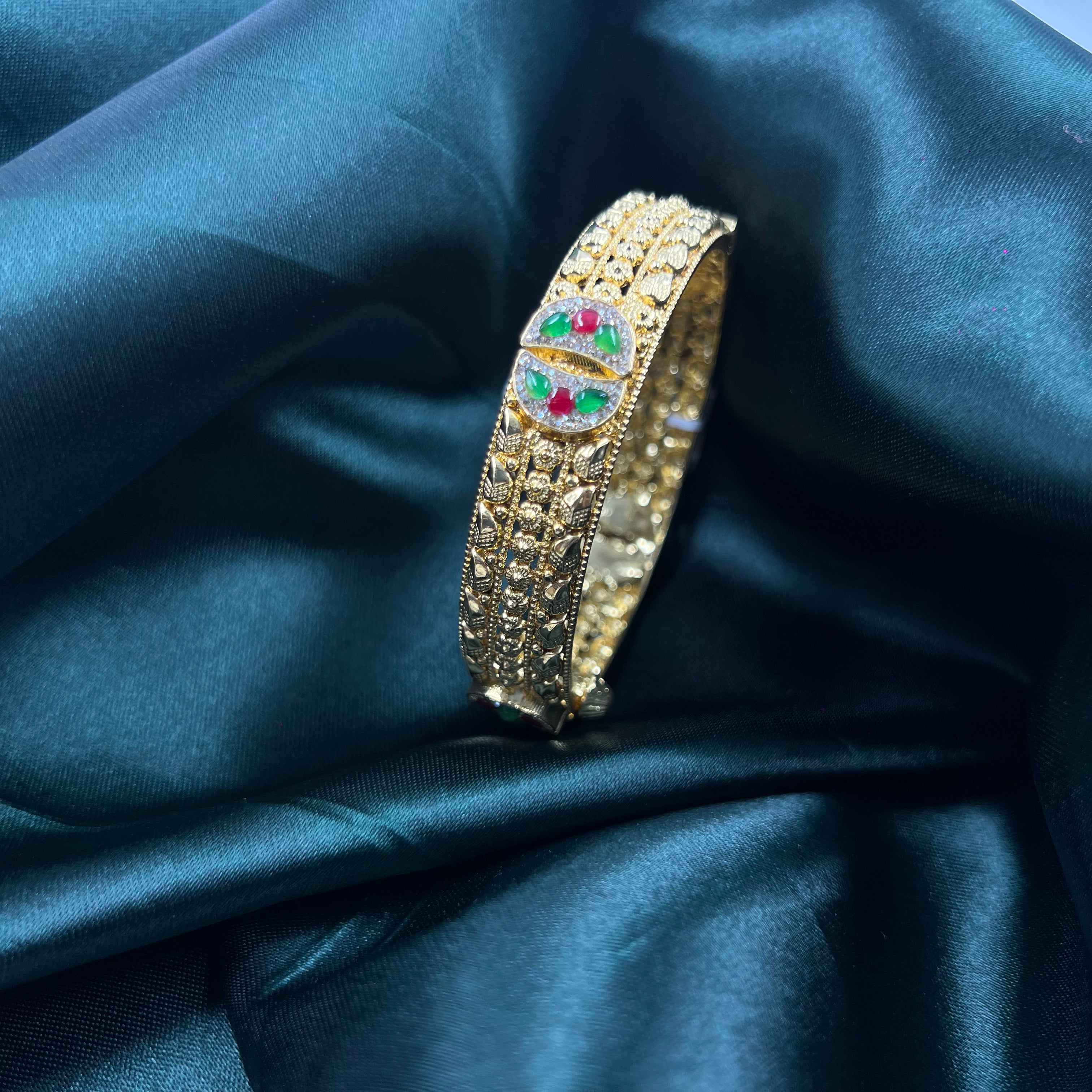 Nayra Gold Polish Bangle