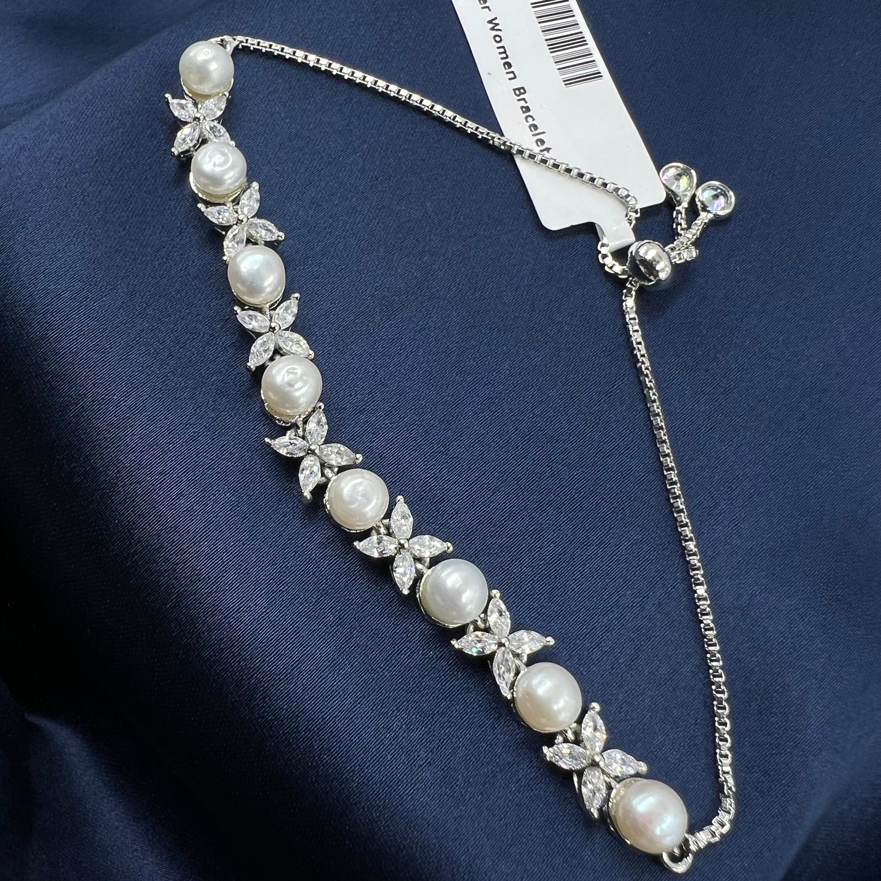 Elora Pearl Bracelet