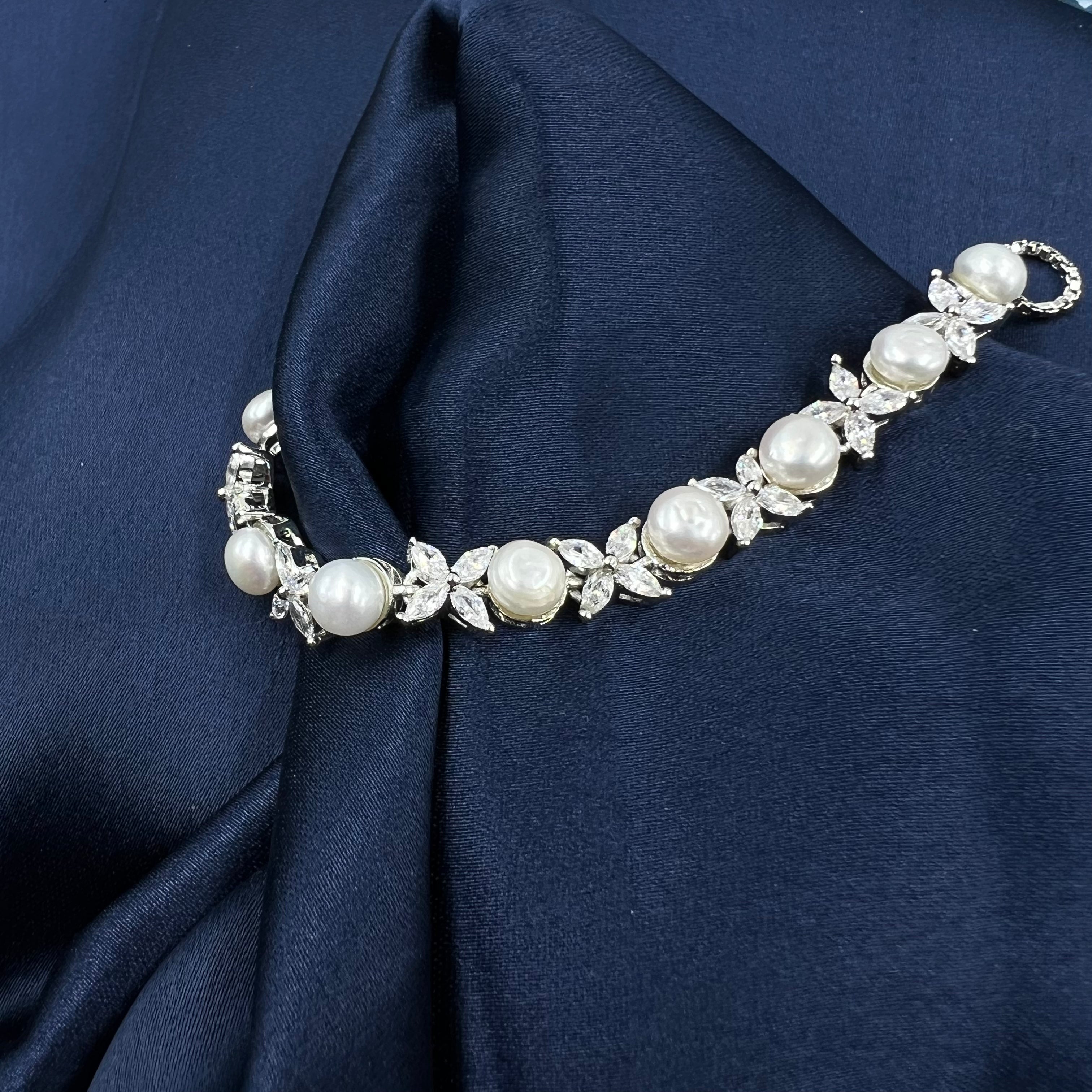 Elora Pearl Bracelet