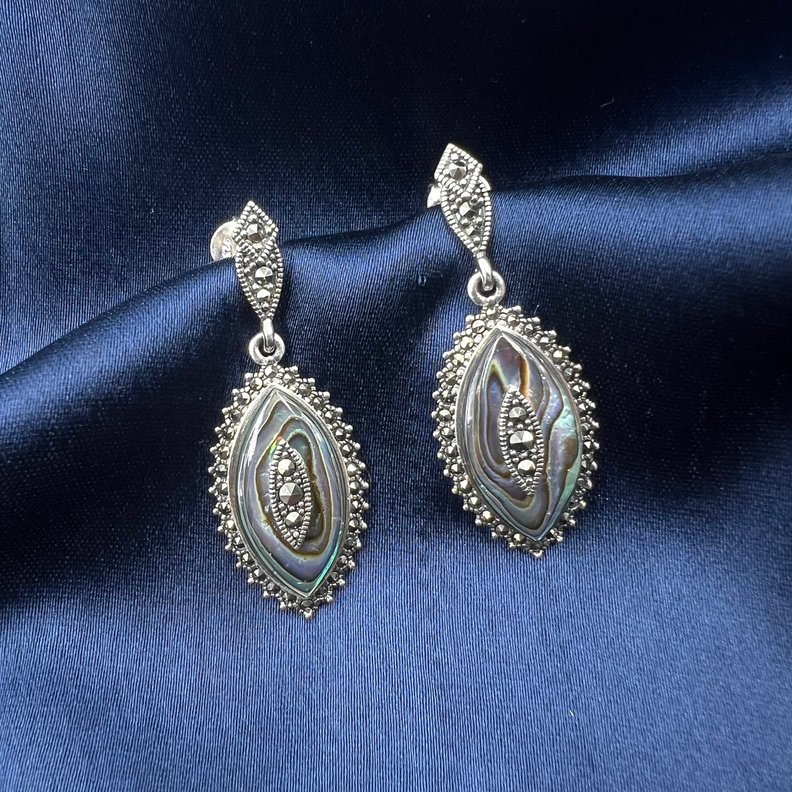 Aaravi Marcasite Pendant Set