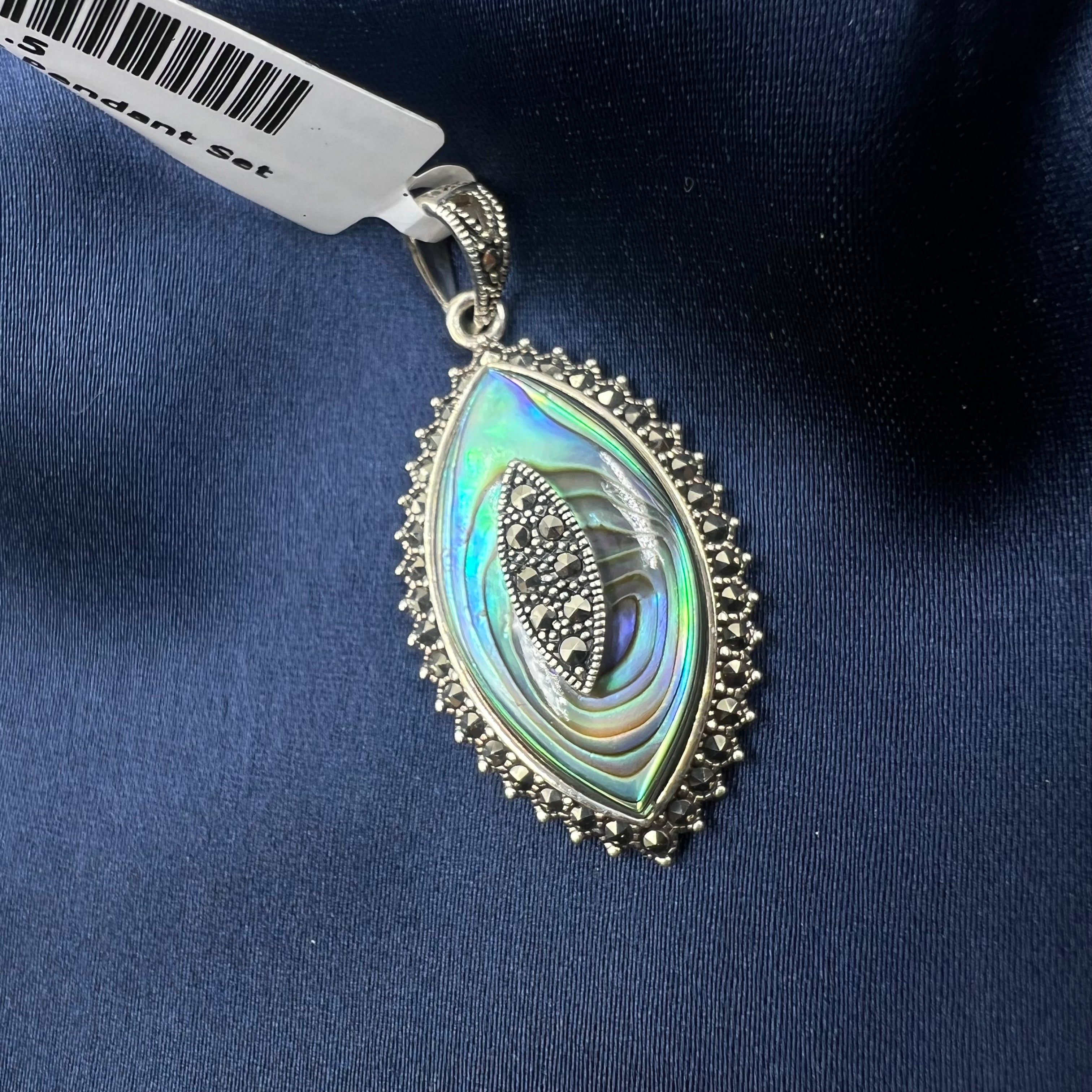 Aaravi Marcasite Pendant Set