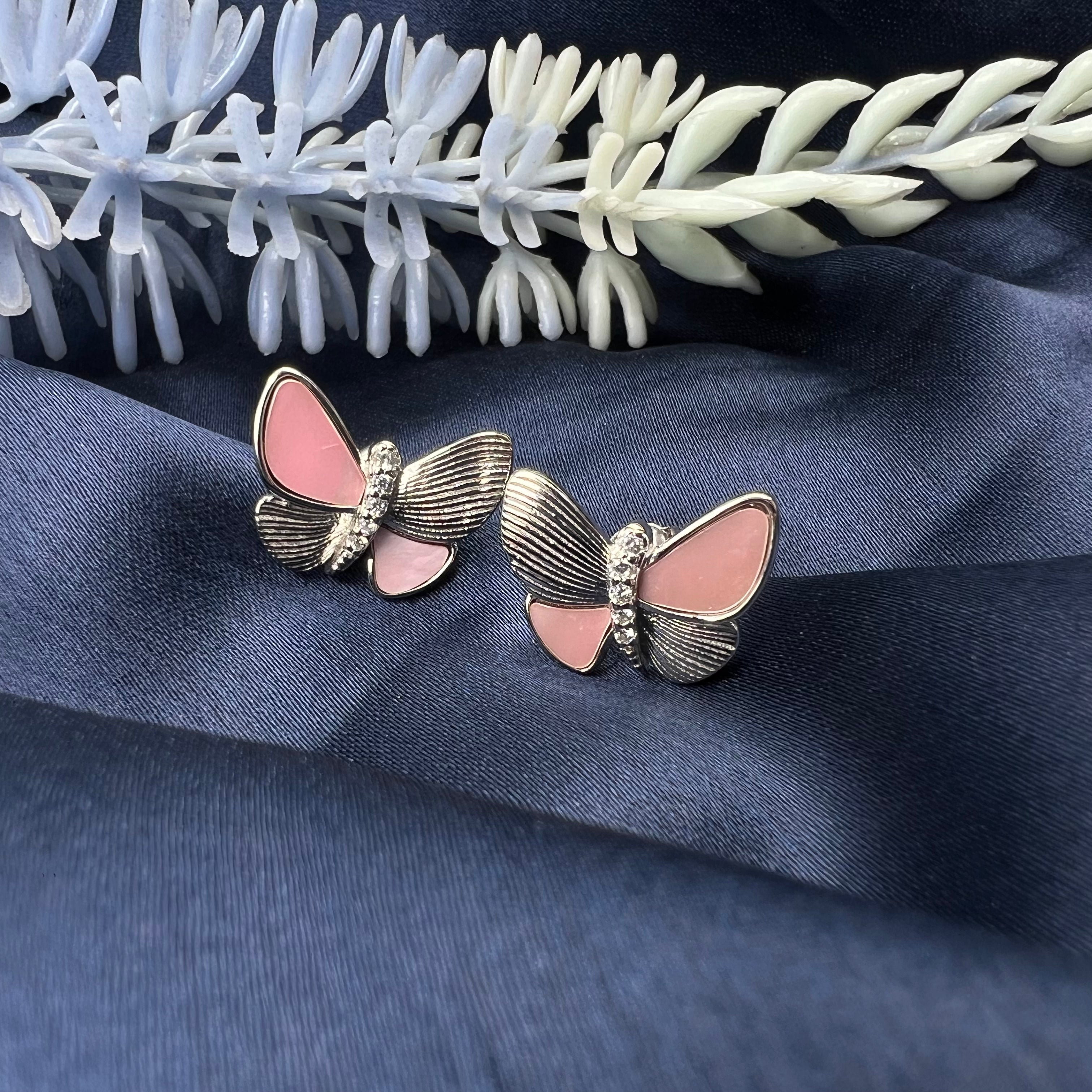 Reeva Pendant Set