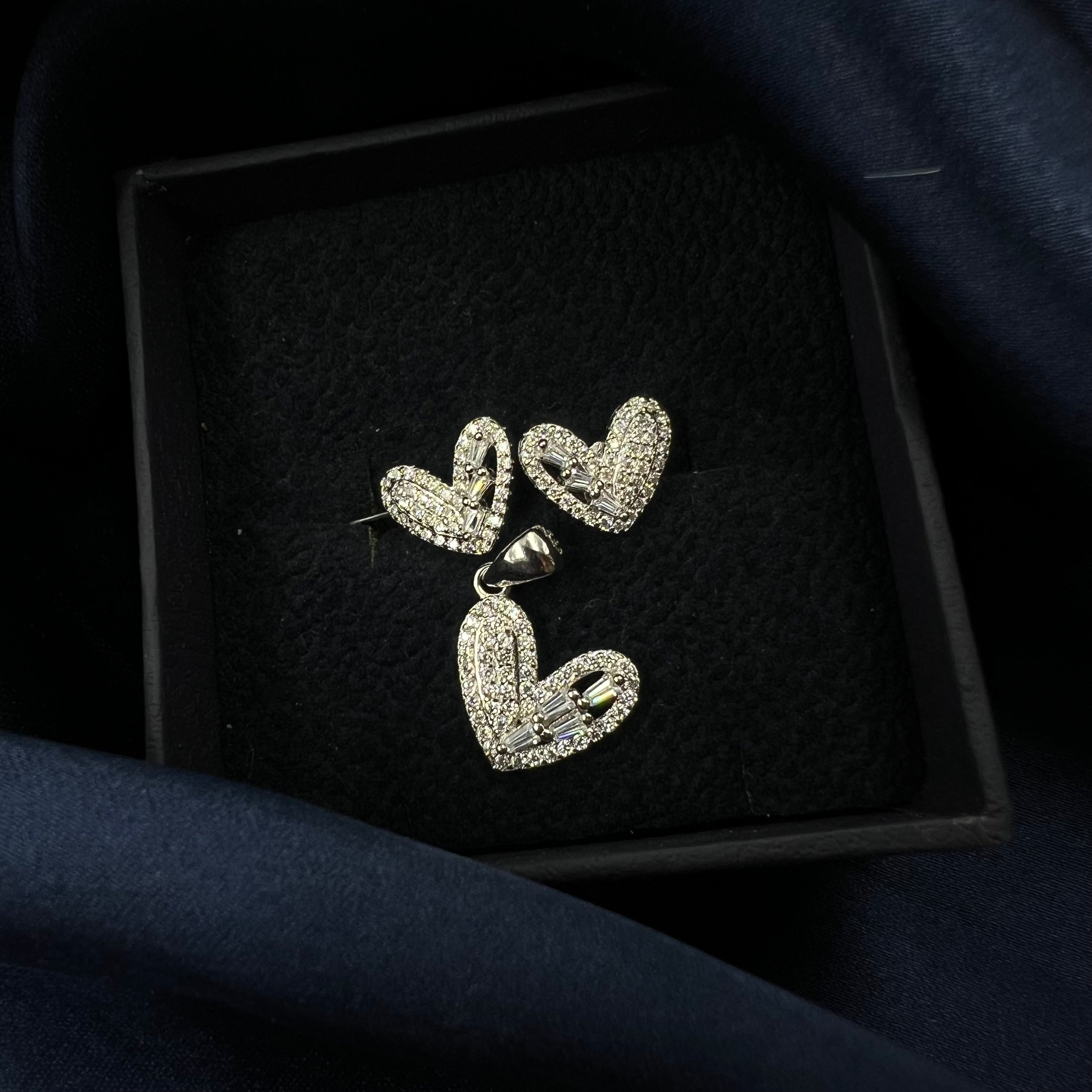 Anaira Pendant Set