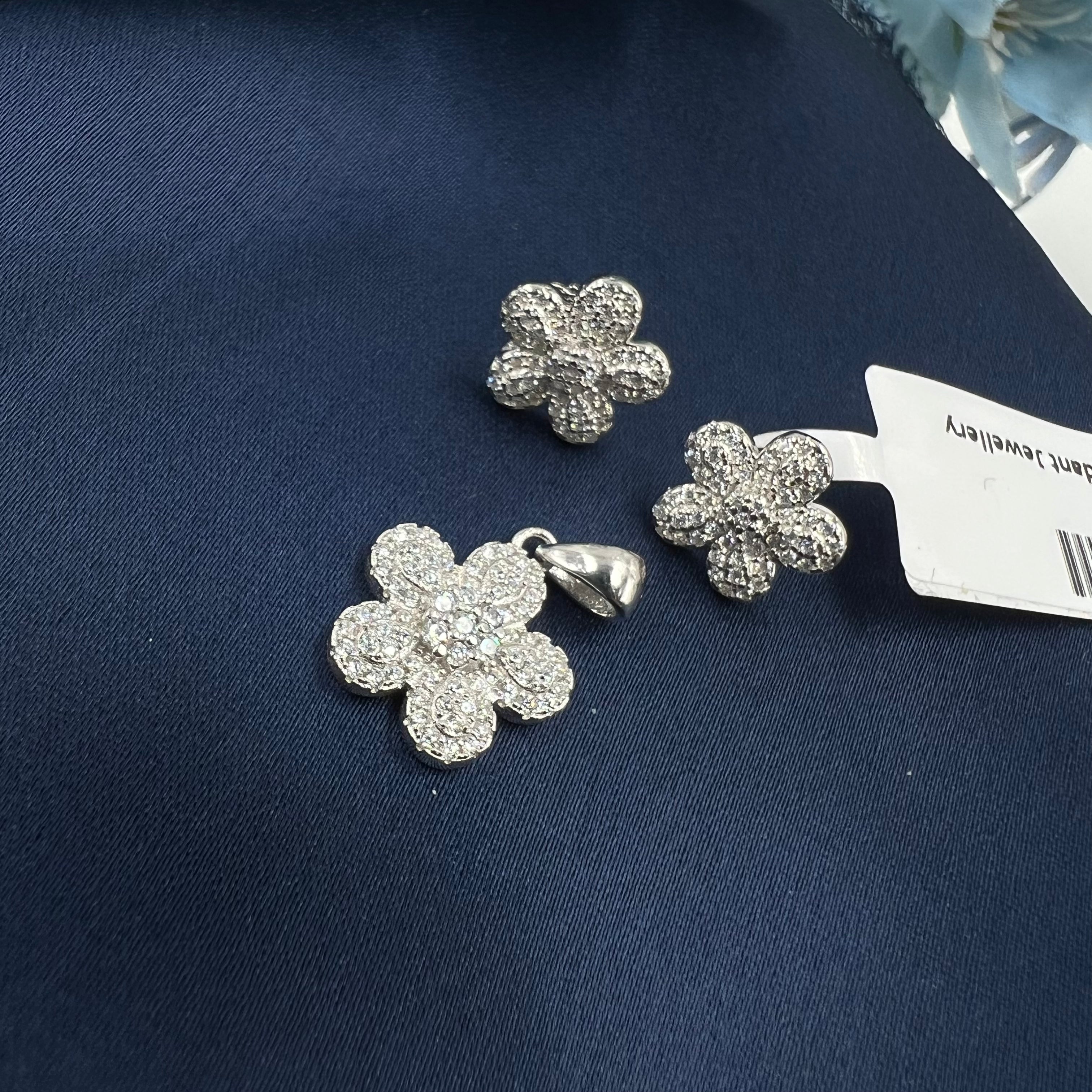 Floralluxe Pendant Set