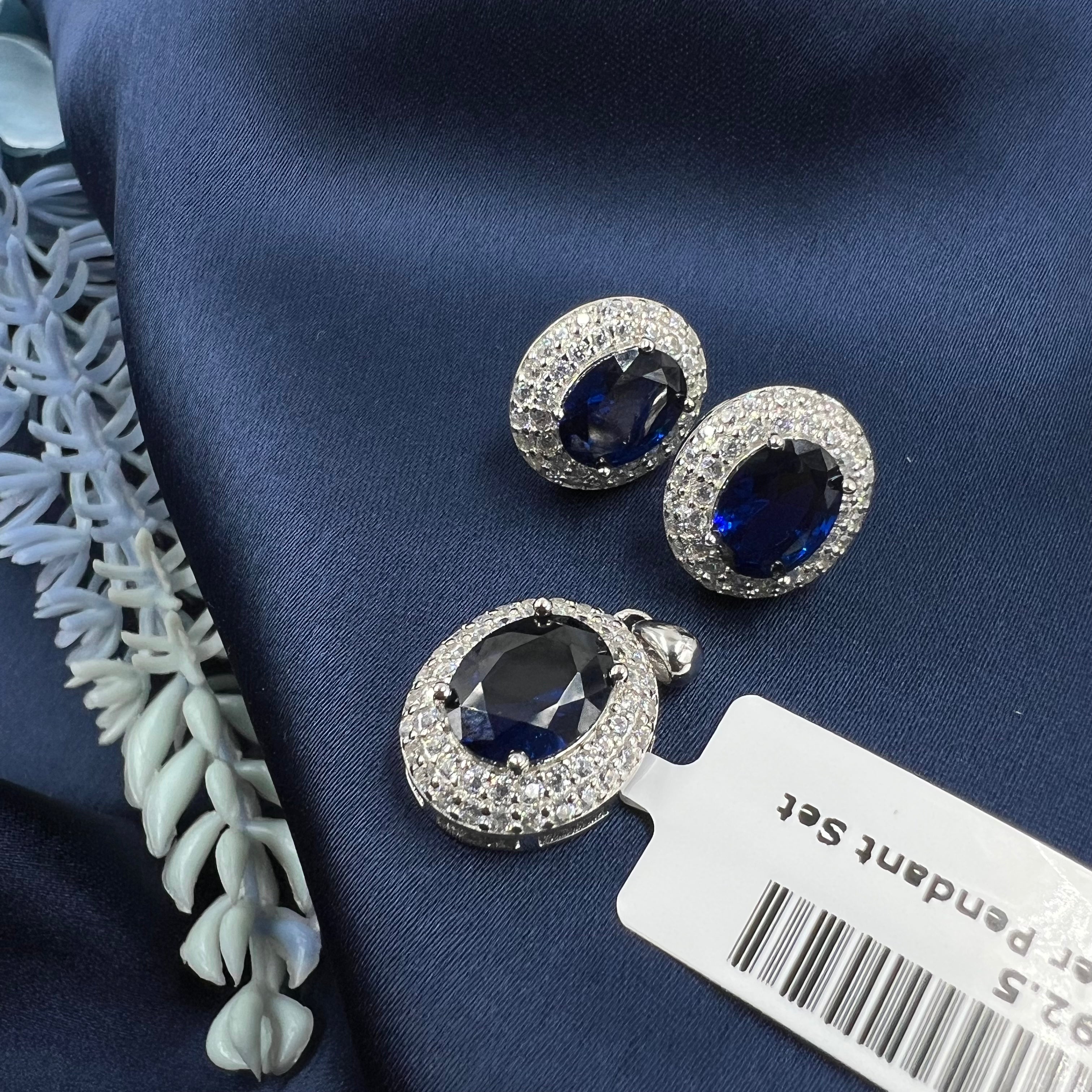 Crown Shine Pendant Set