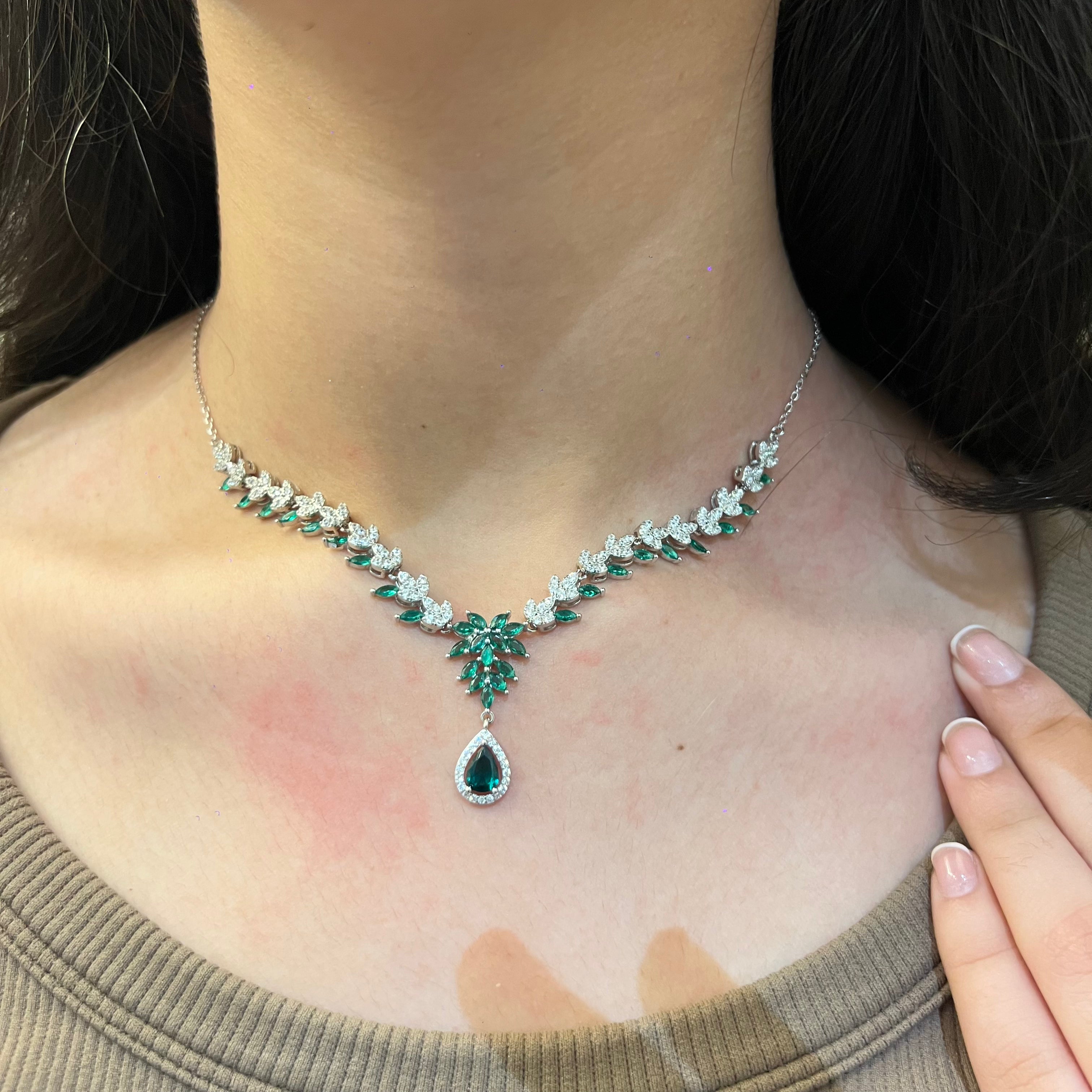 Aarvi Forest Necklace Set