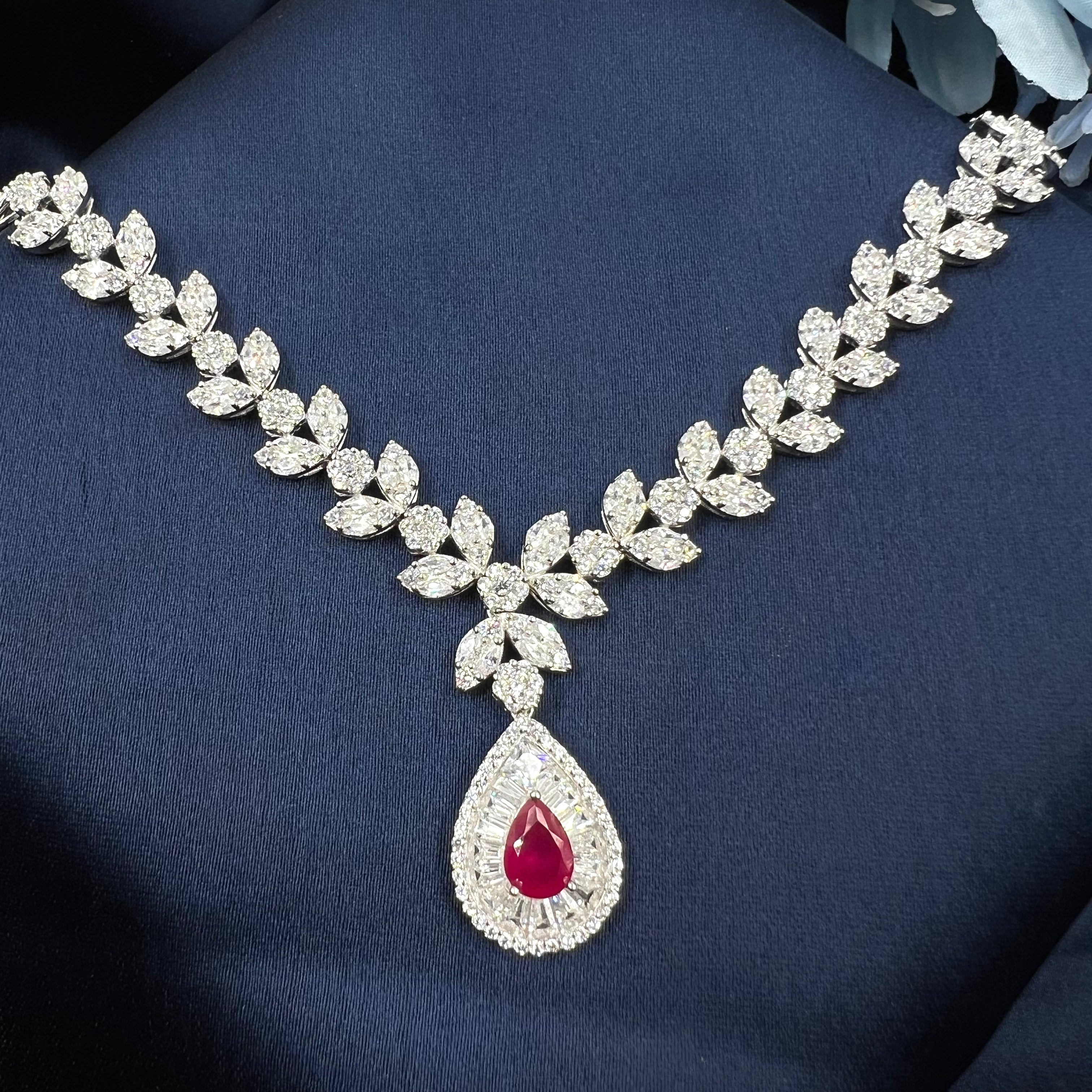 Nayra Necklace Set