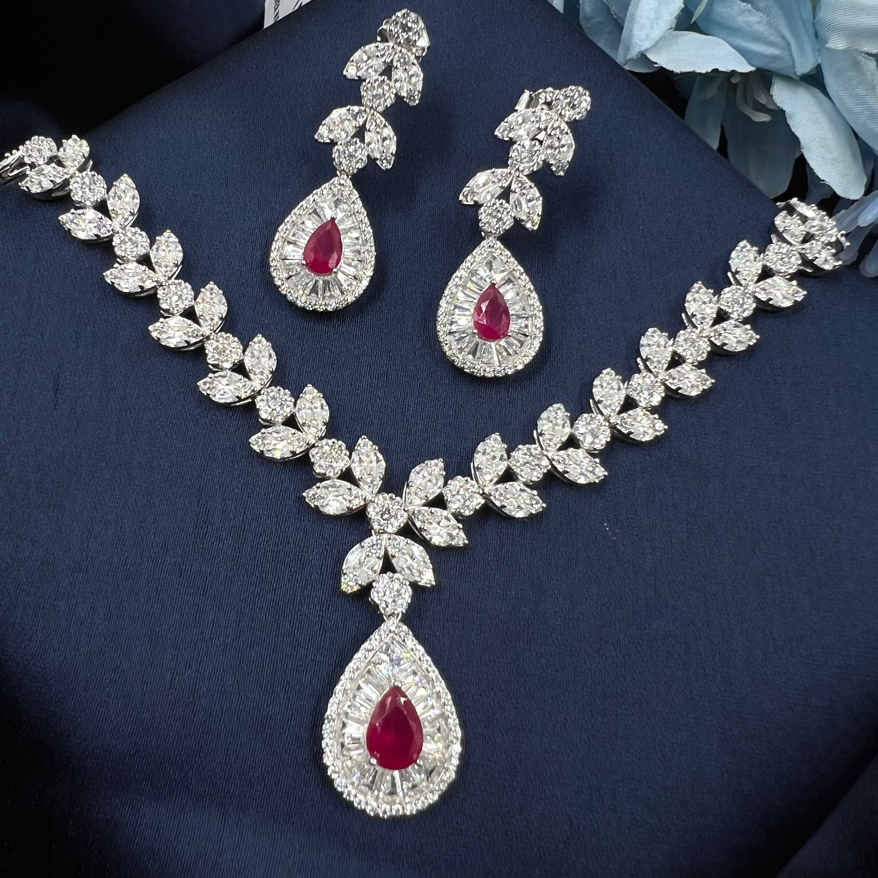 Nayra Necklace Set
