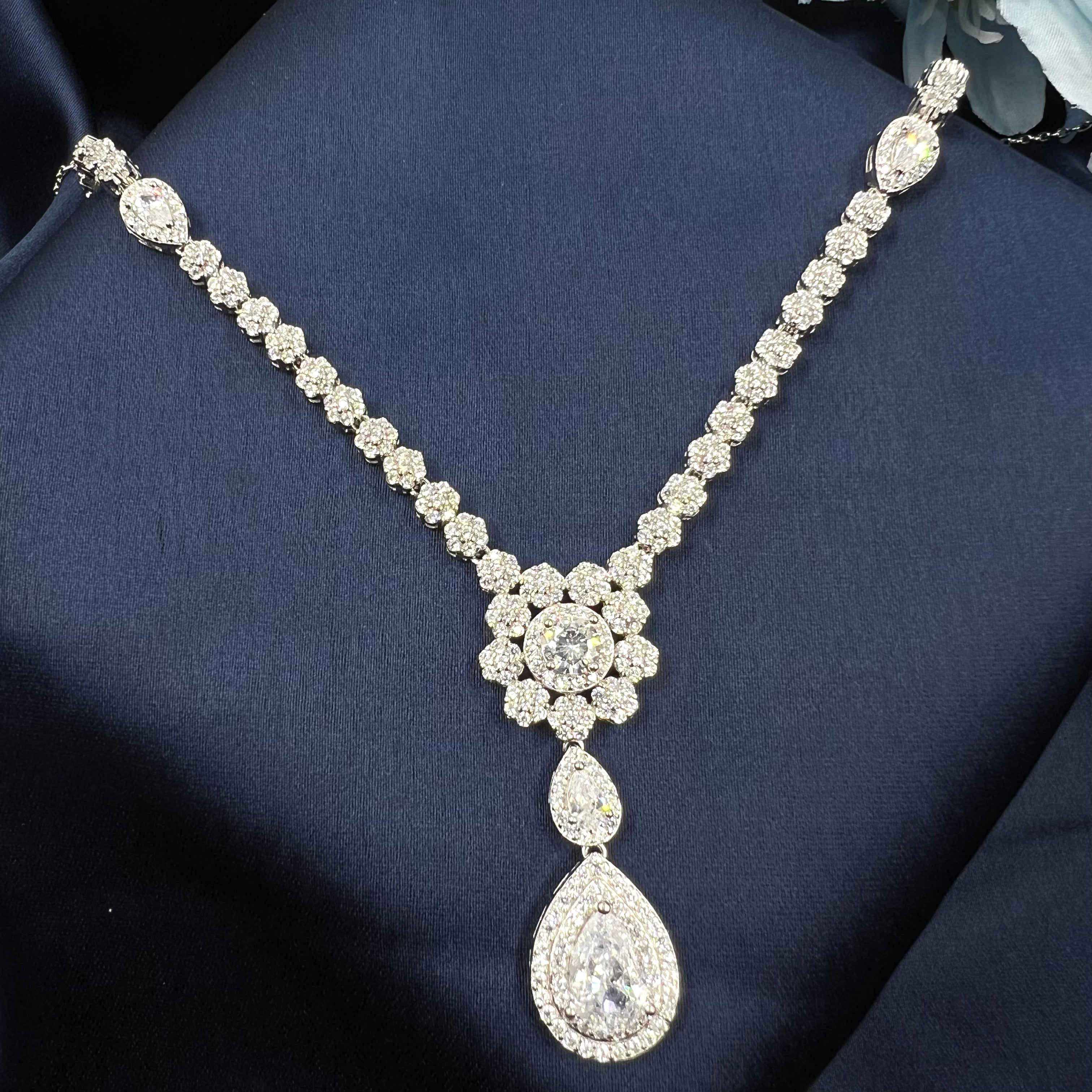 Elina Necklace Set