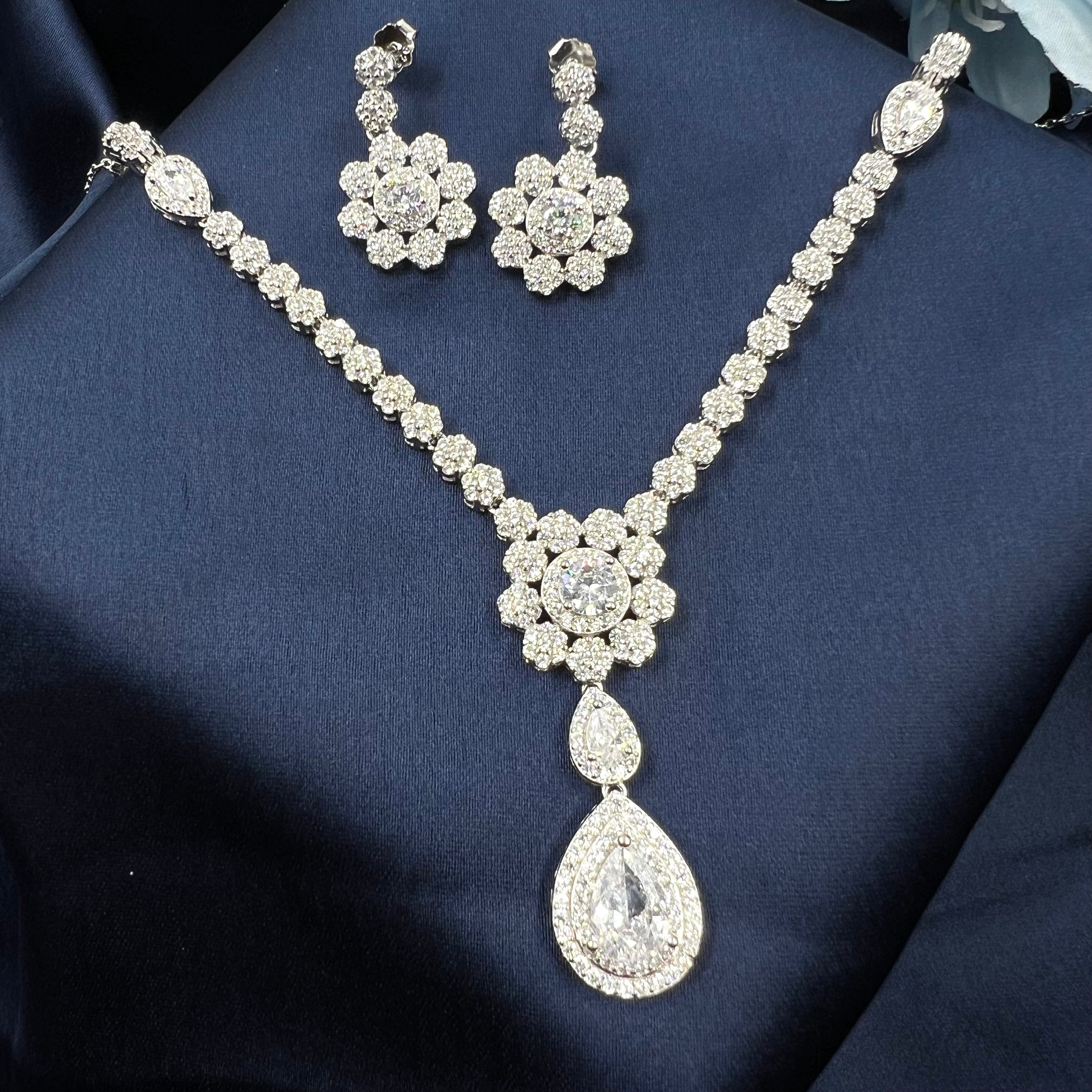 Elina Necklace Set