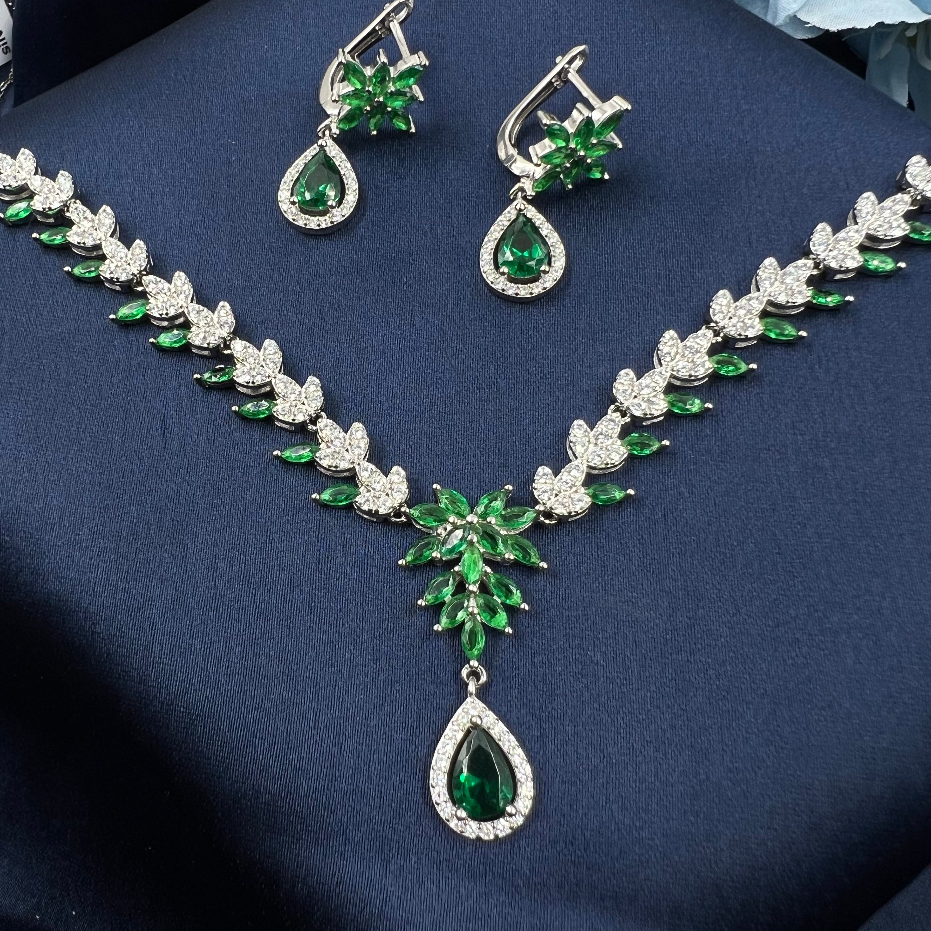 Aarvi Forest Necklace Set