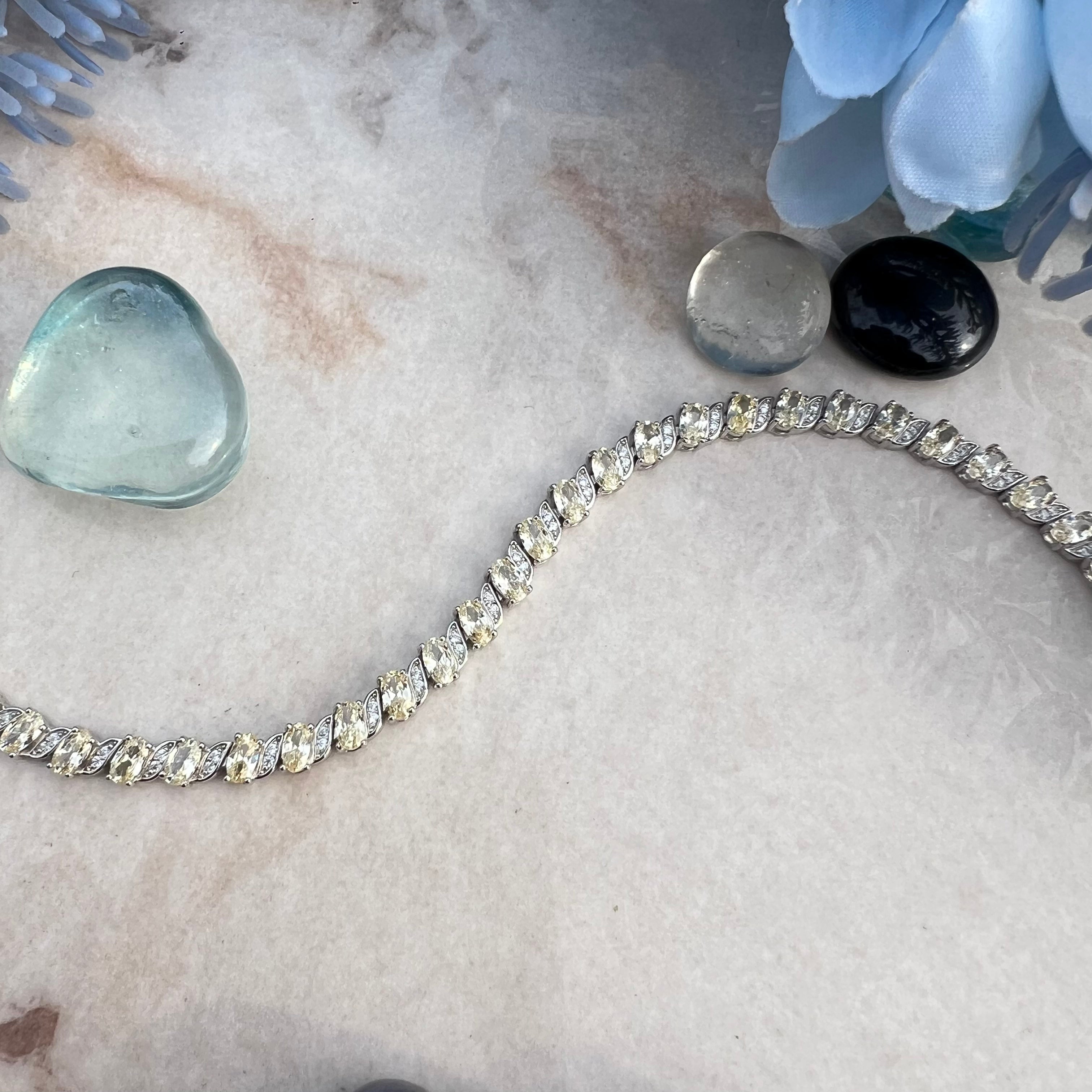 Fine Curve Bracelet