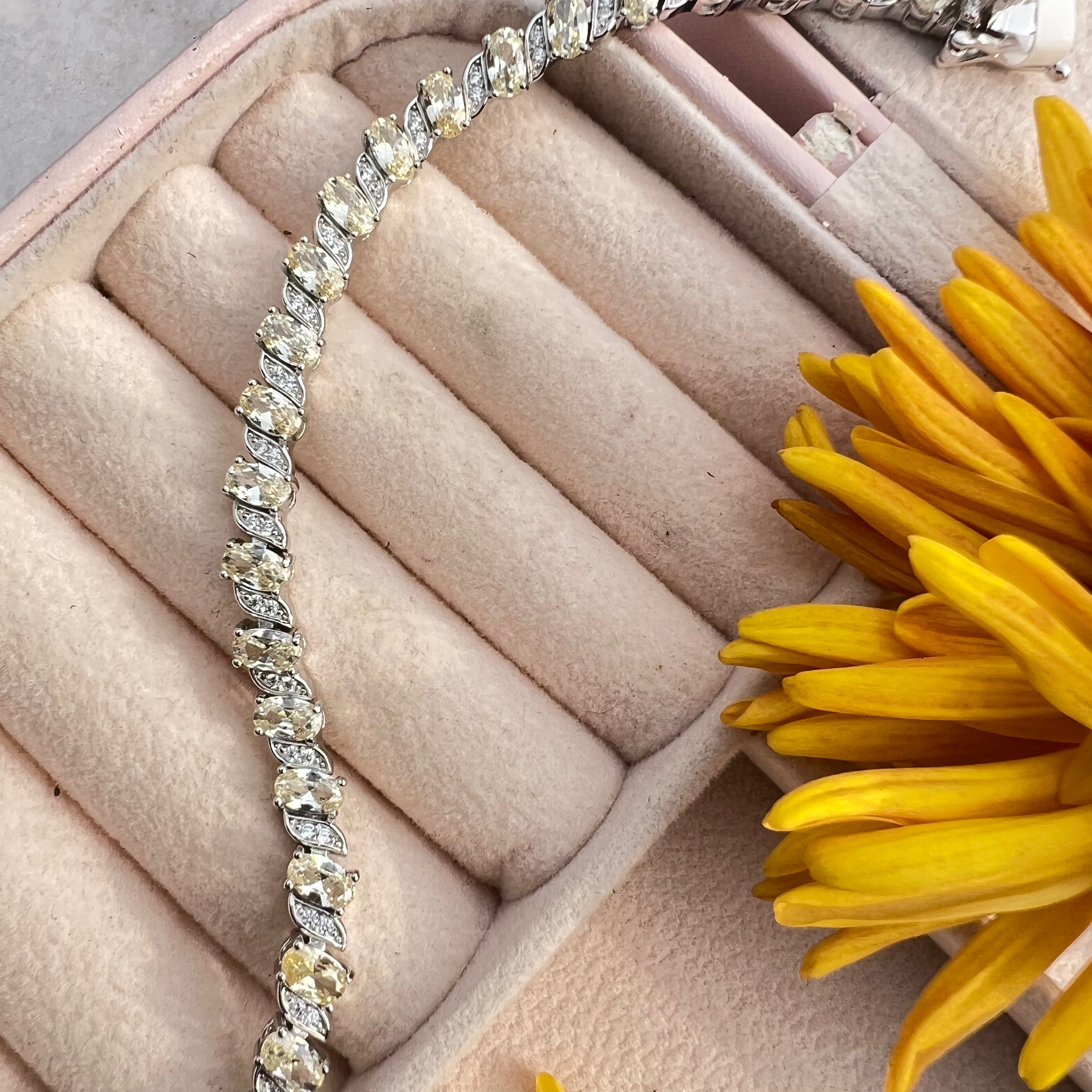 Fine Curve Bracelet