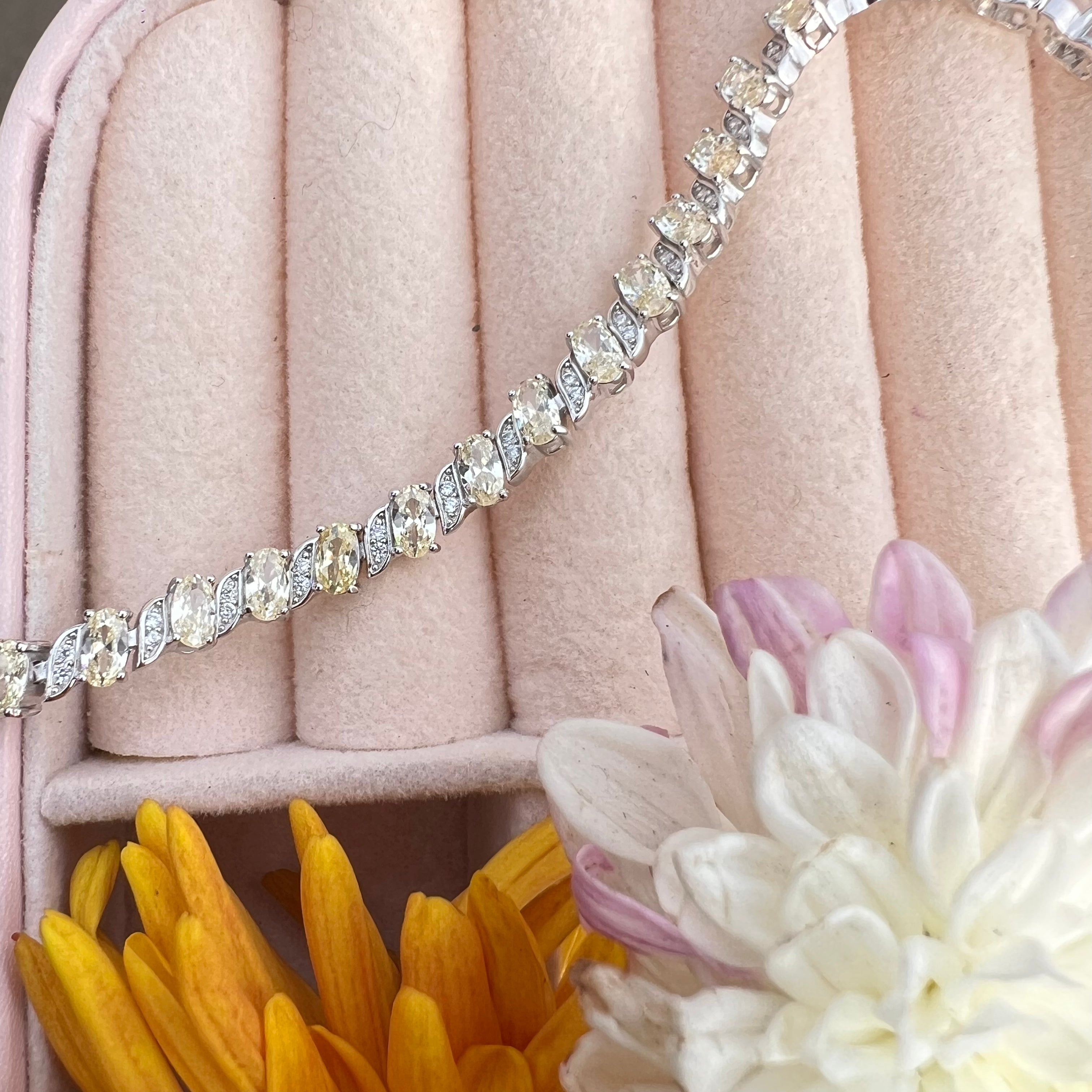 Fine Curve Bracelet