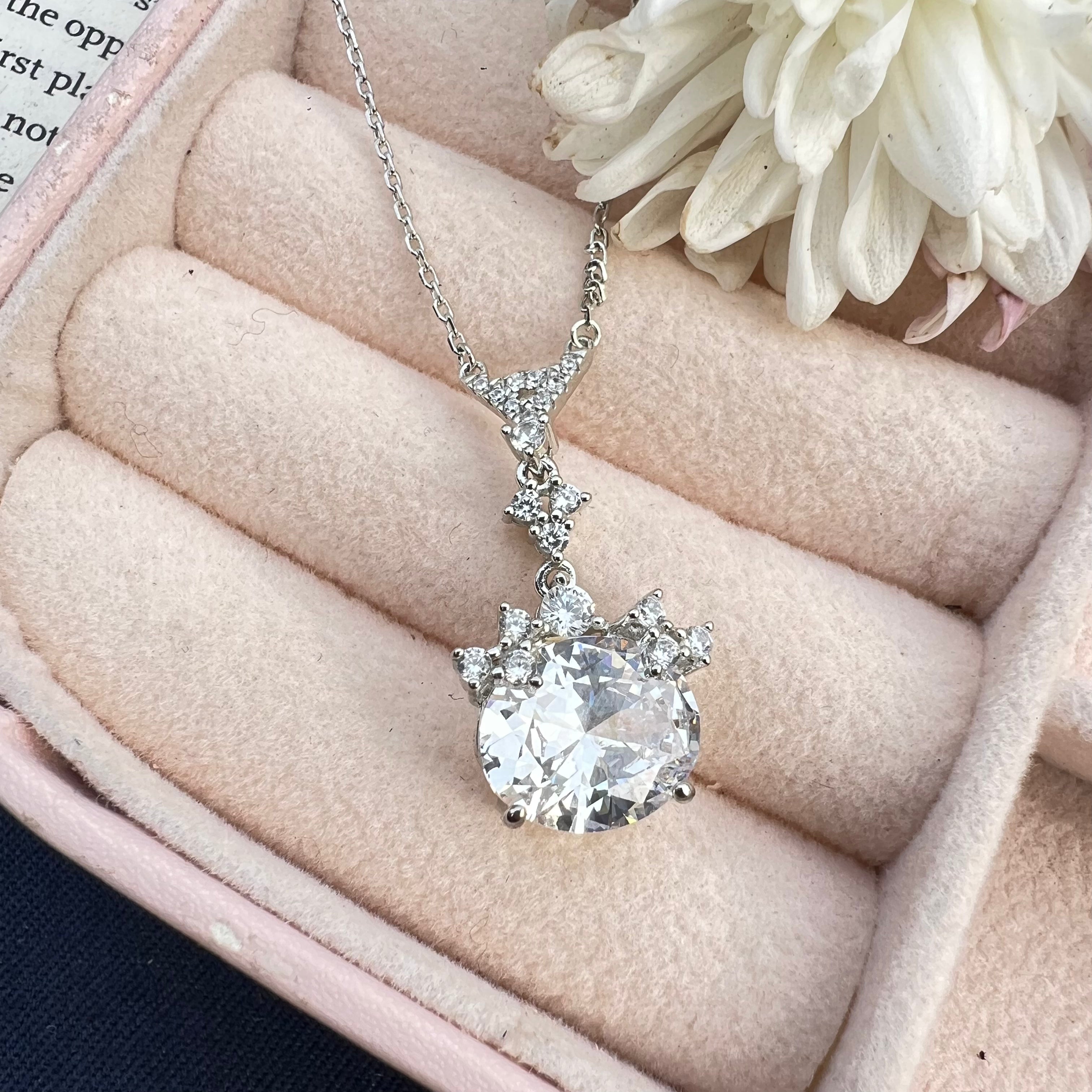 Liora Pendant