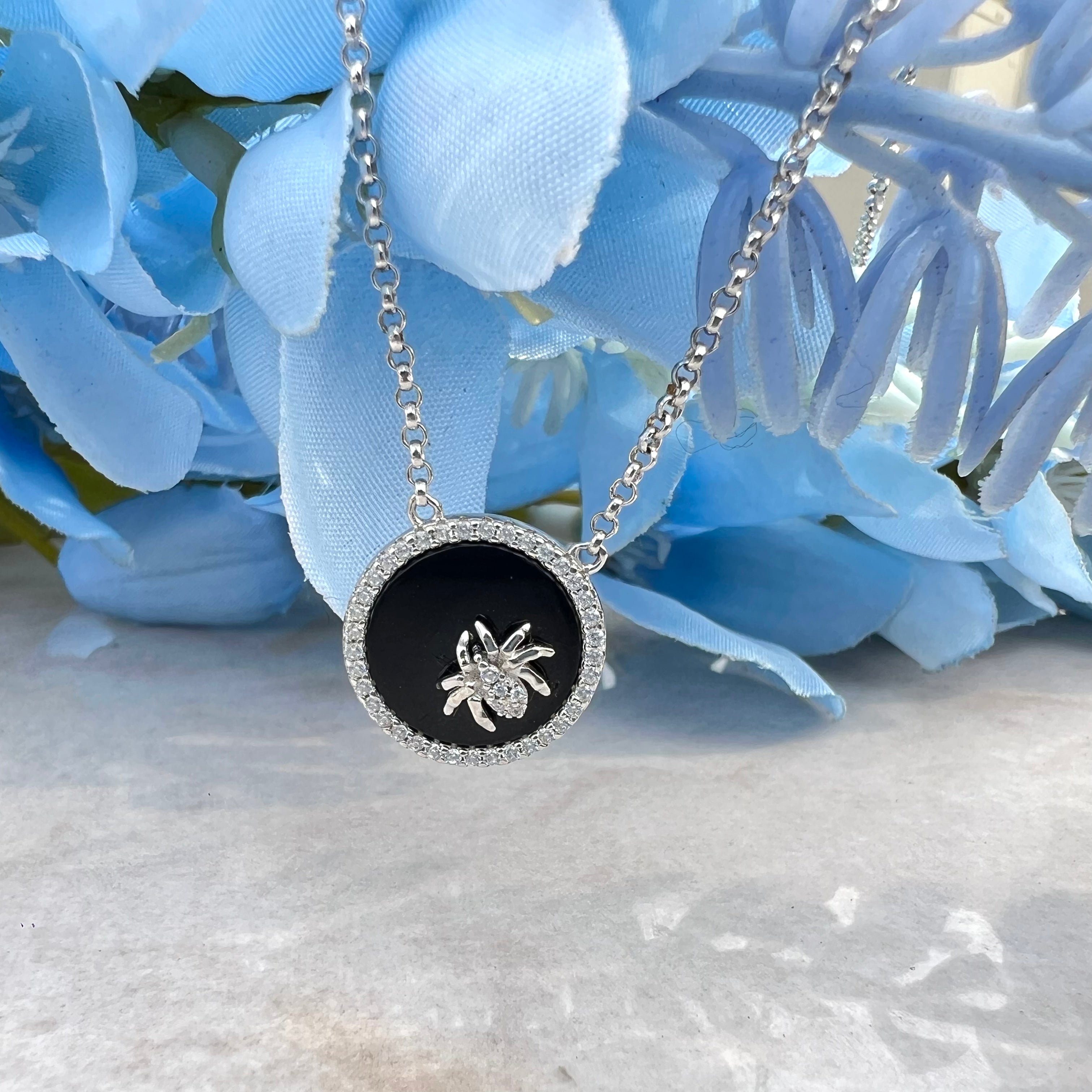 Venoma Pendant