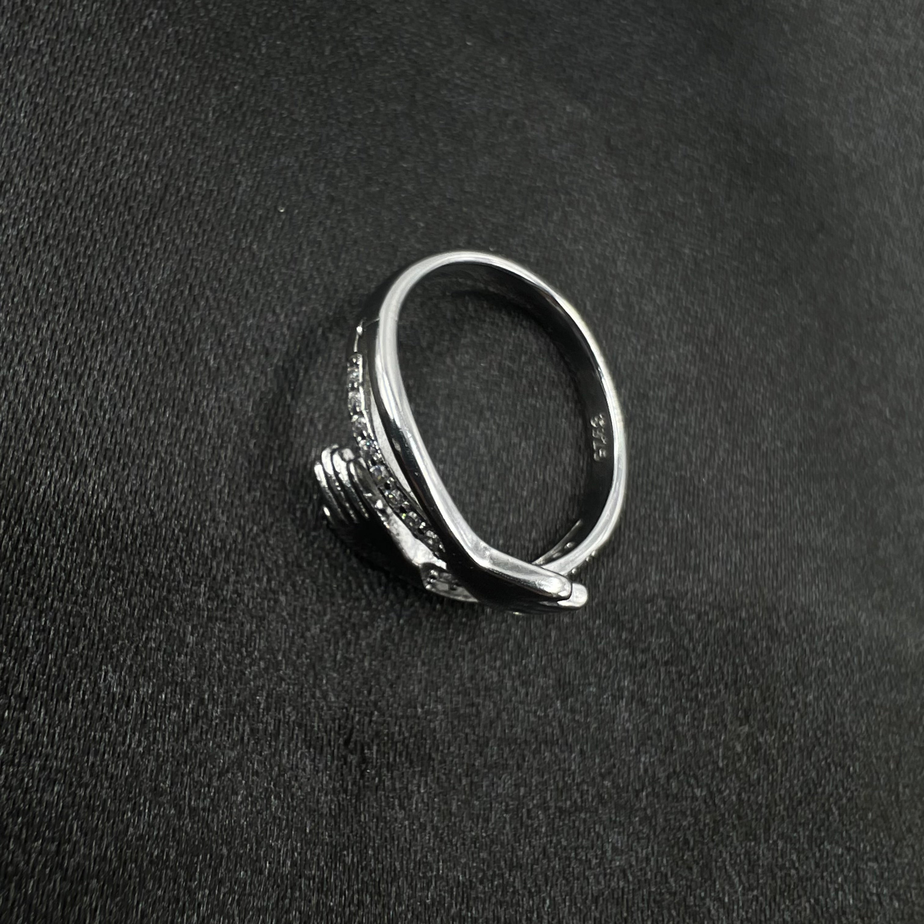 Hug Ring