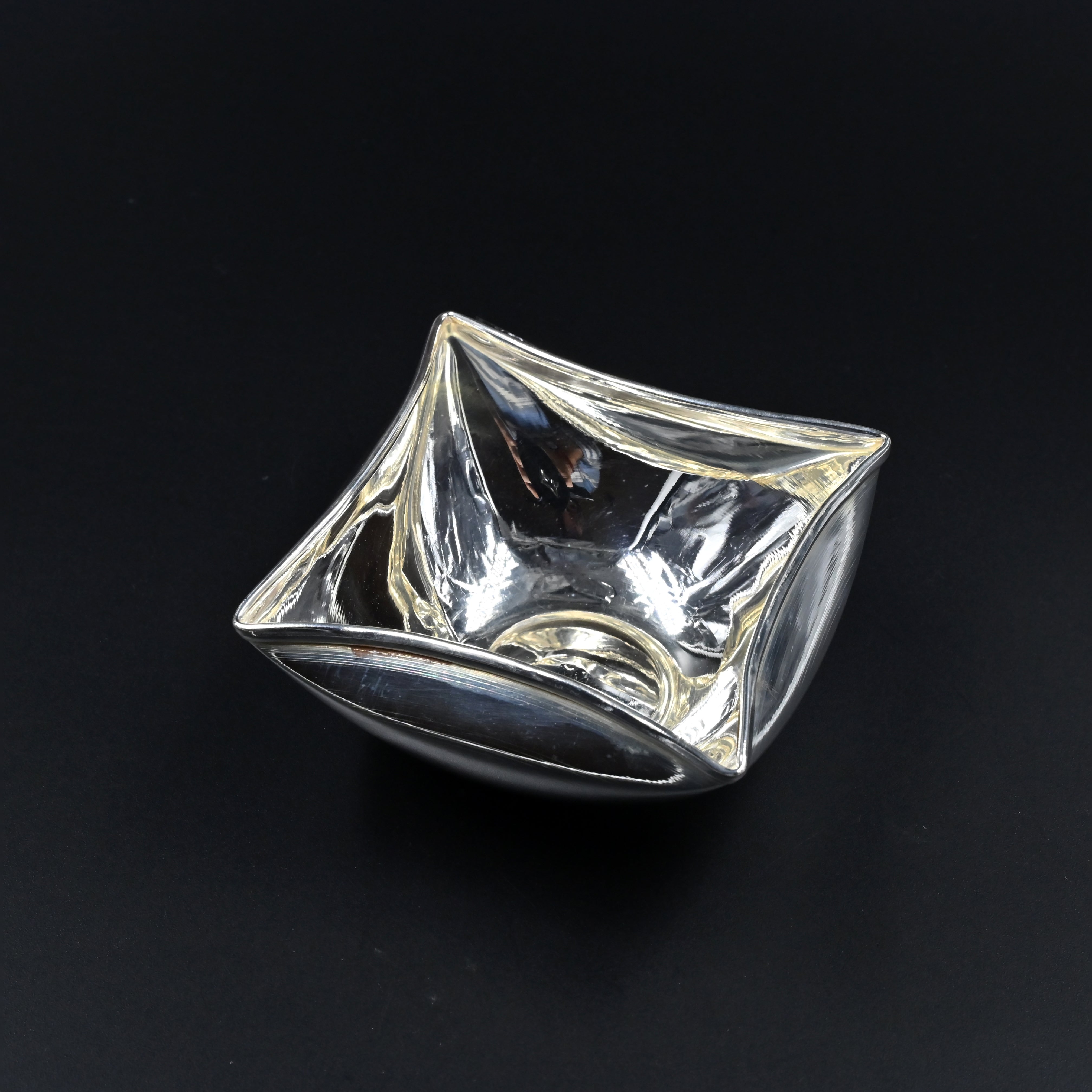 Detailed view of 925 silver Aakar bowl set