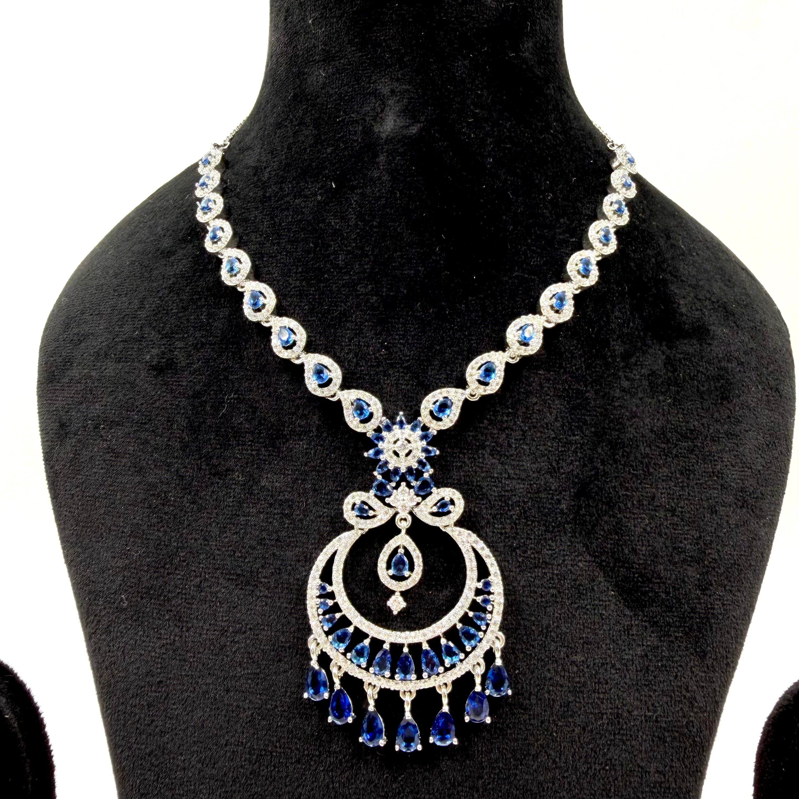 Blue long necklace crafted in 925 silver