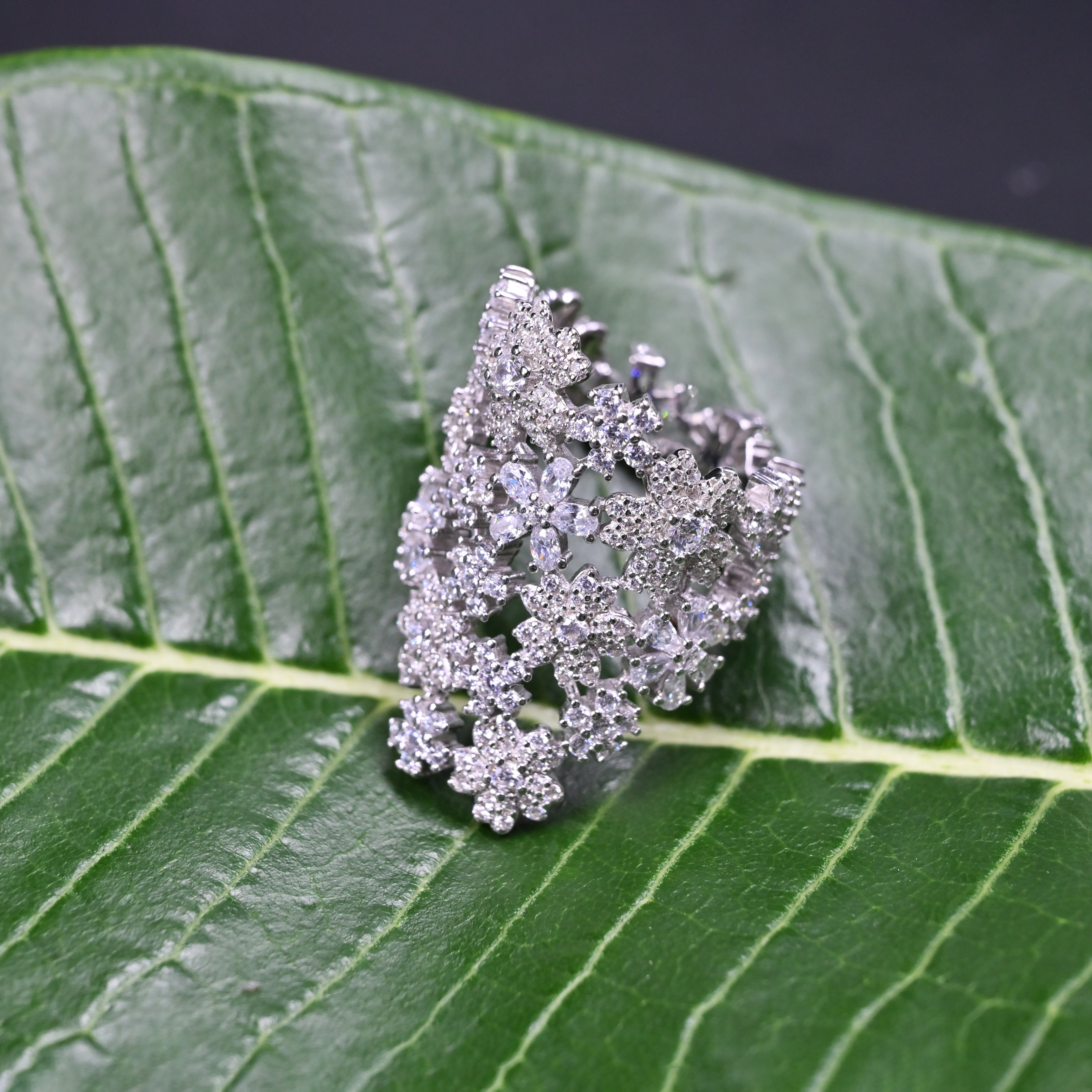 Crystal Bloom ring in 925 silver