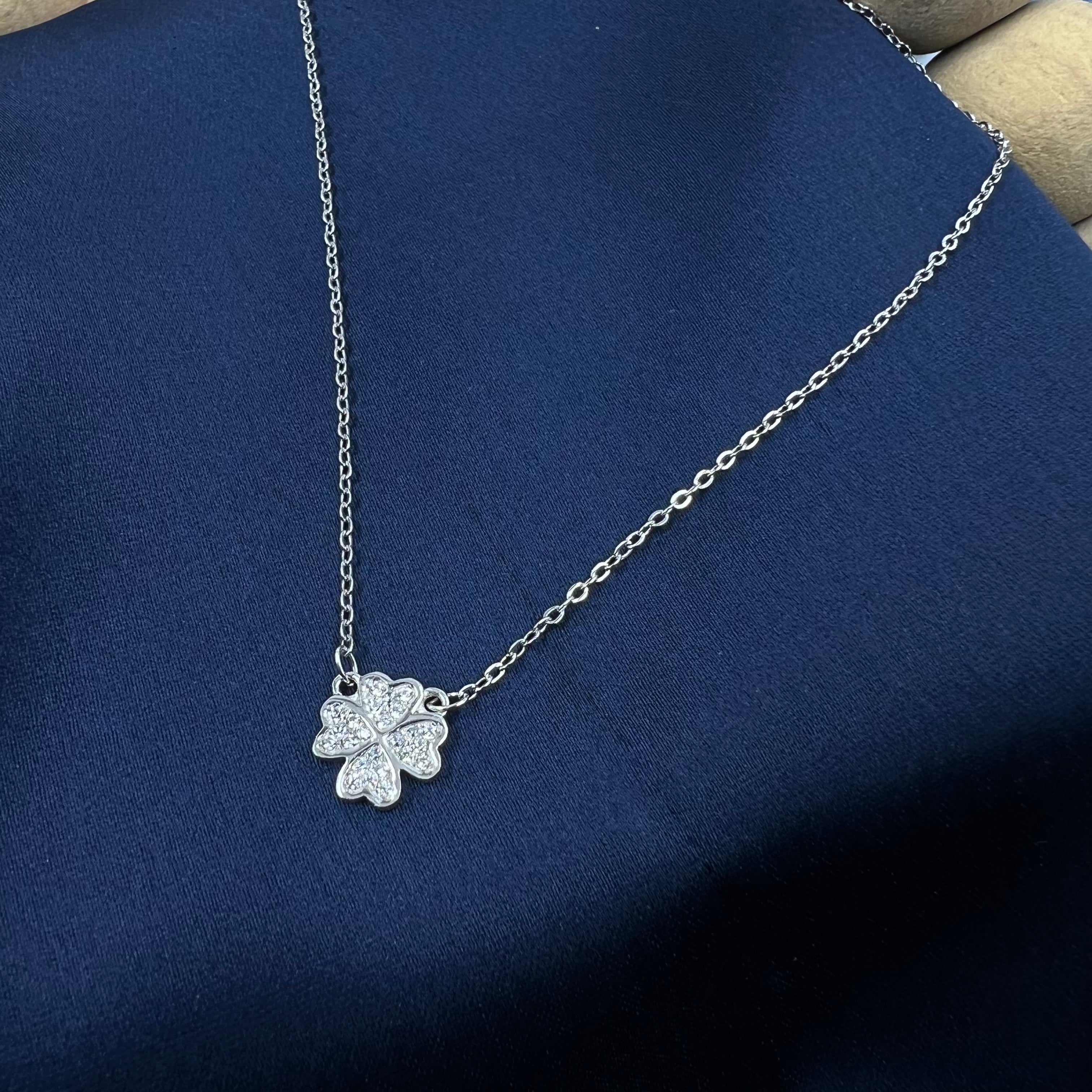 Delicate silver Clovera pendant