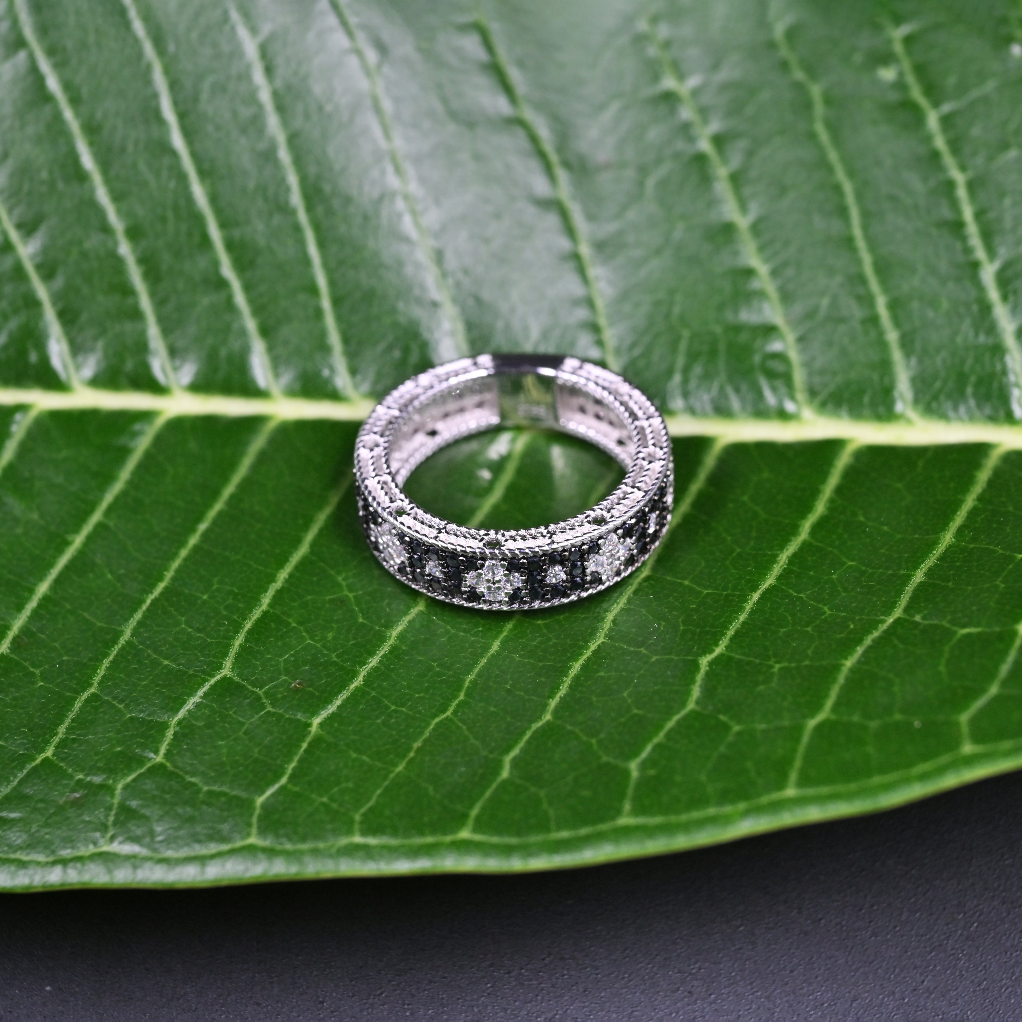 Eclipse band ring in 925 silver