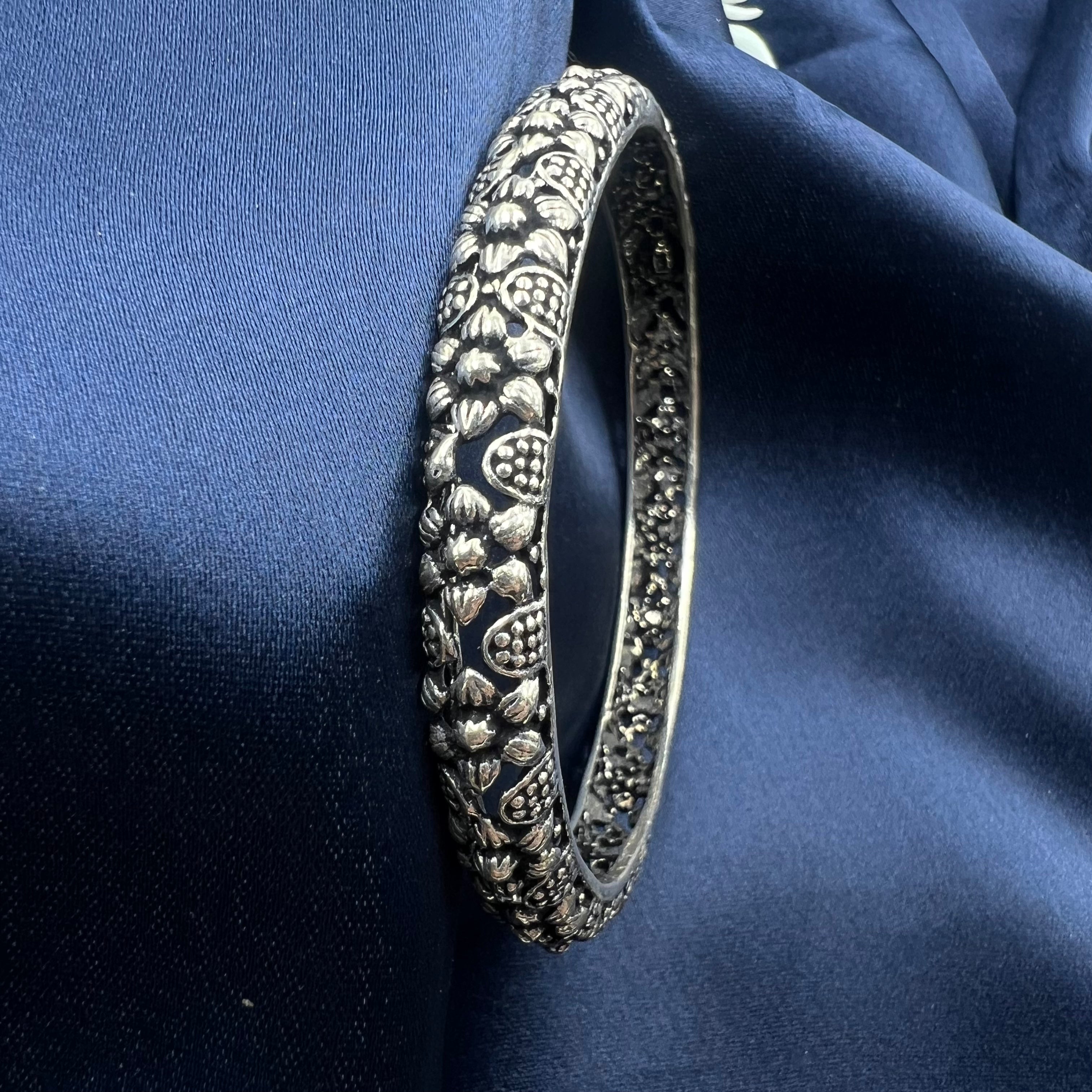 elegant anika bangles design