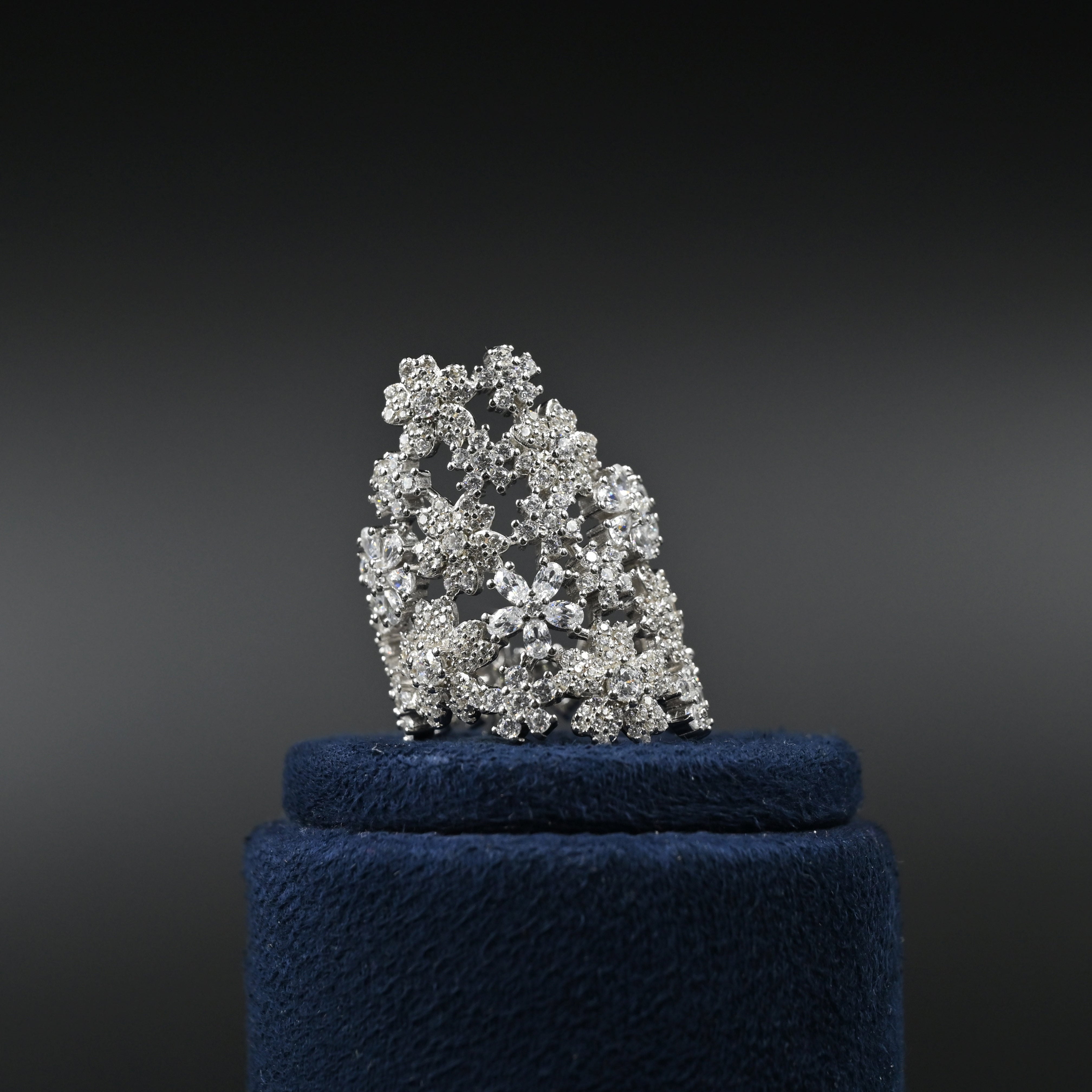 Elegant bloom crystal ring