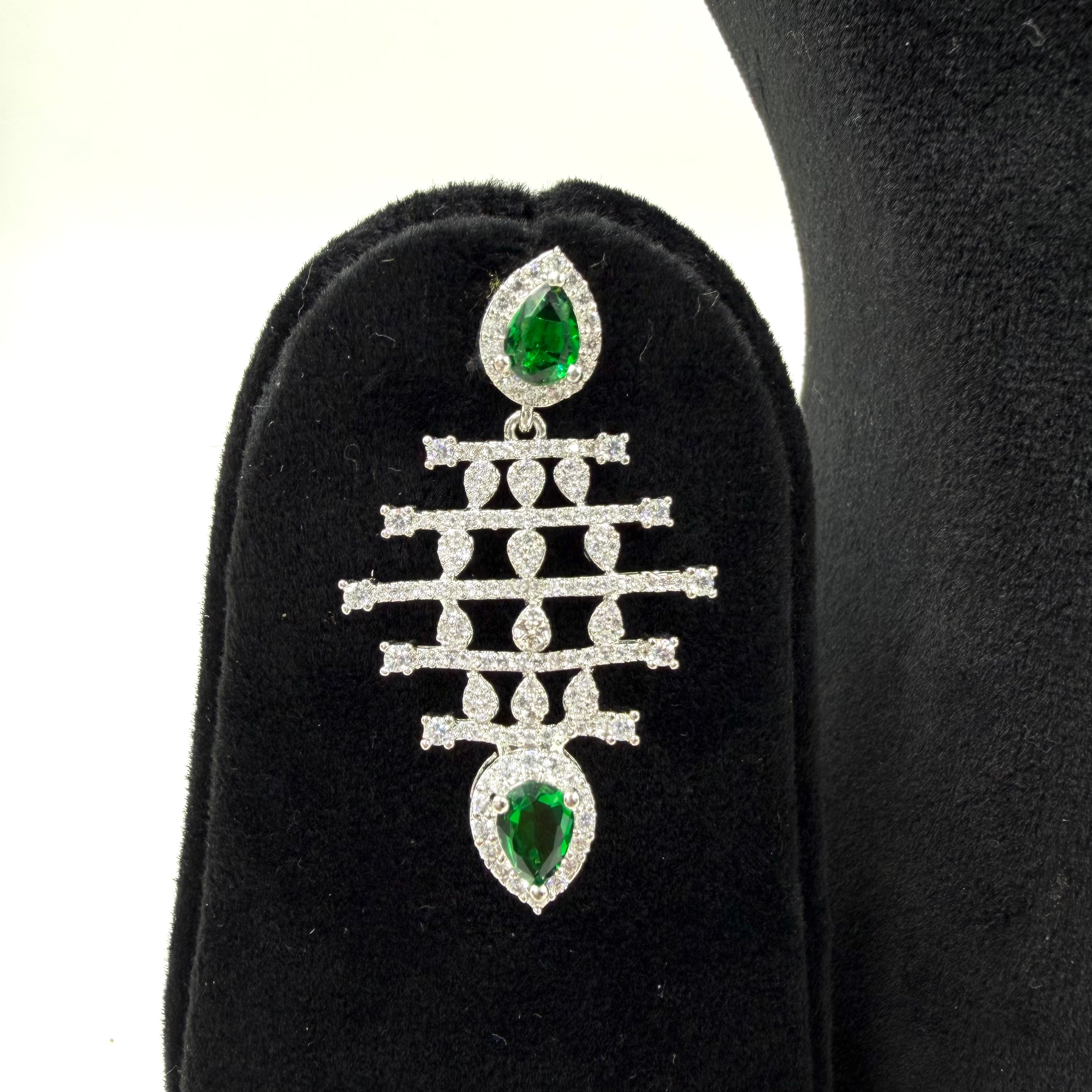 Elegant blue velvet necklace for women