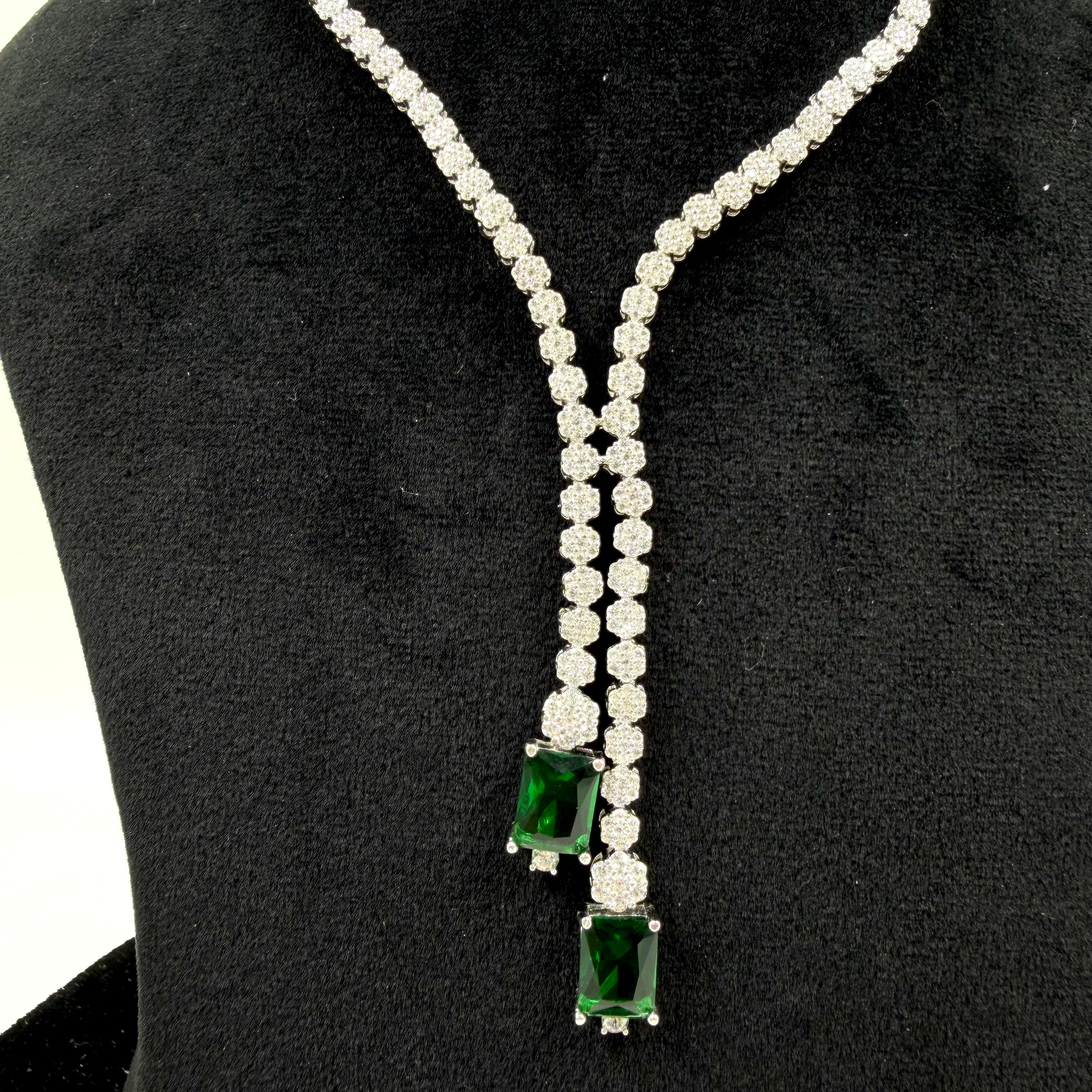 Elegant emerald drops necklace for women