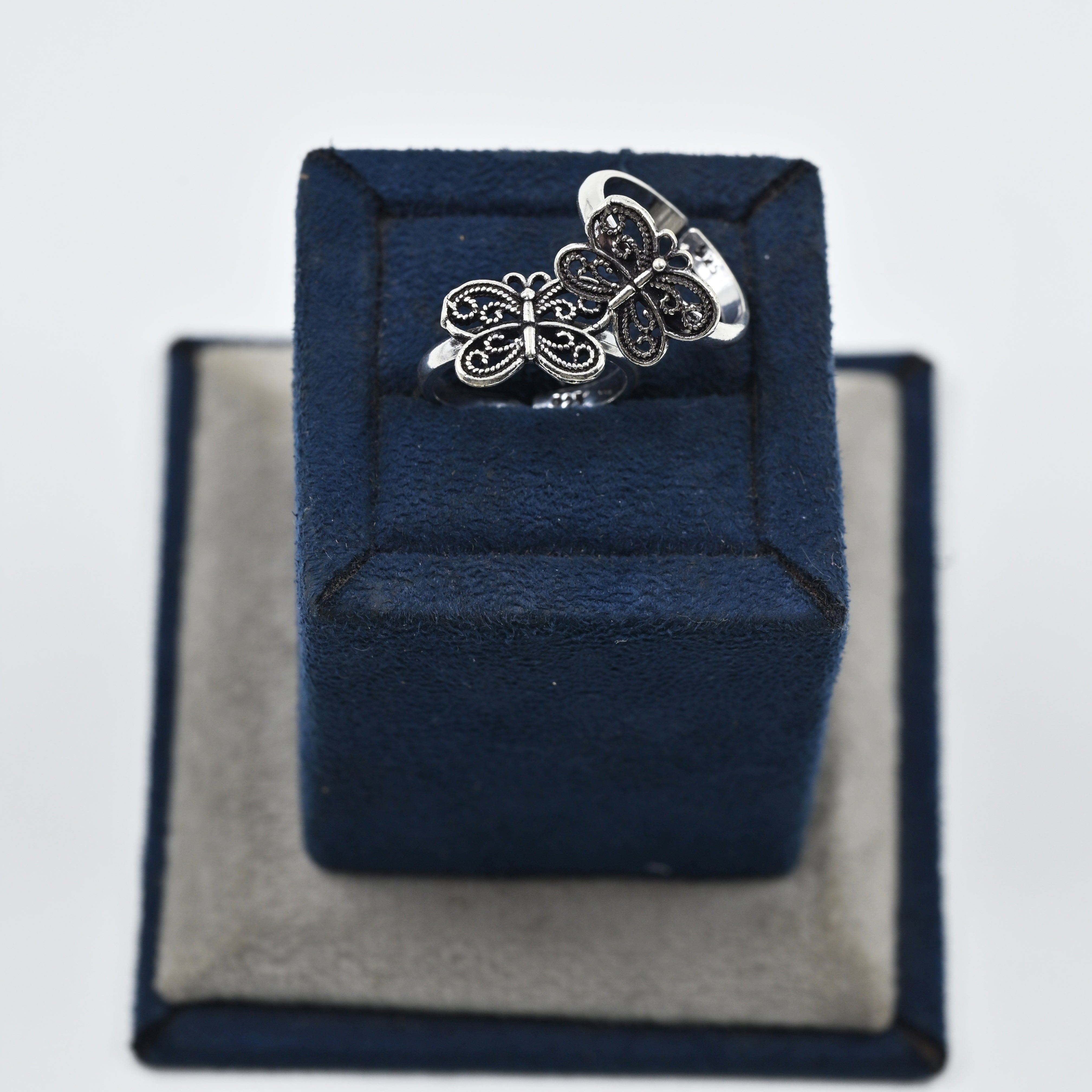 Elegant Mehira toe ring