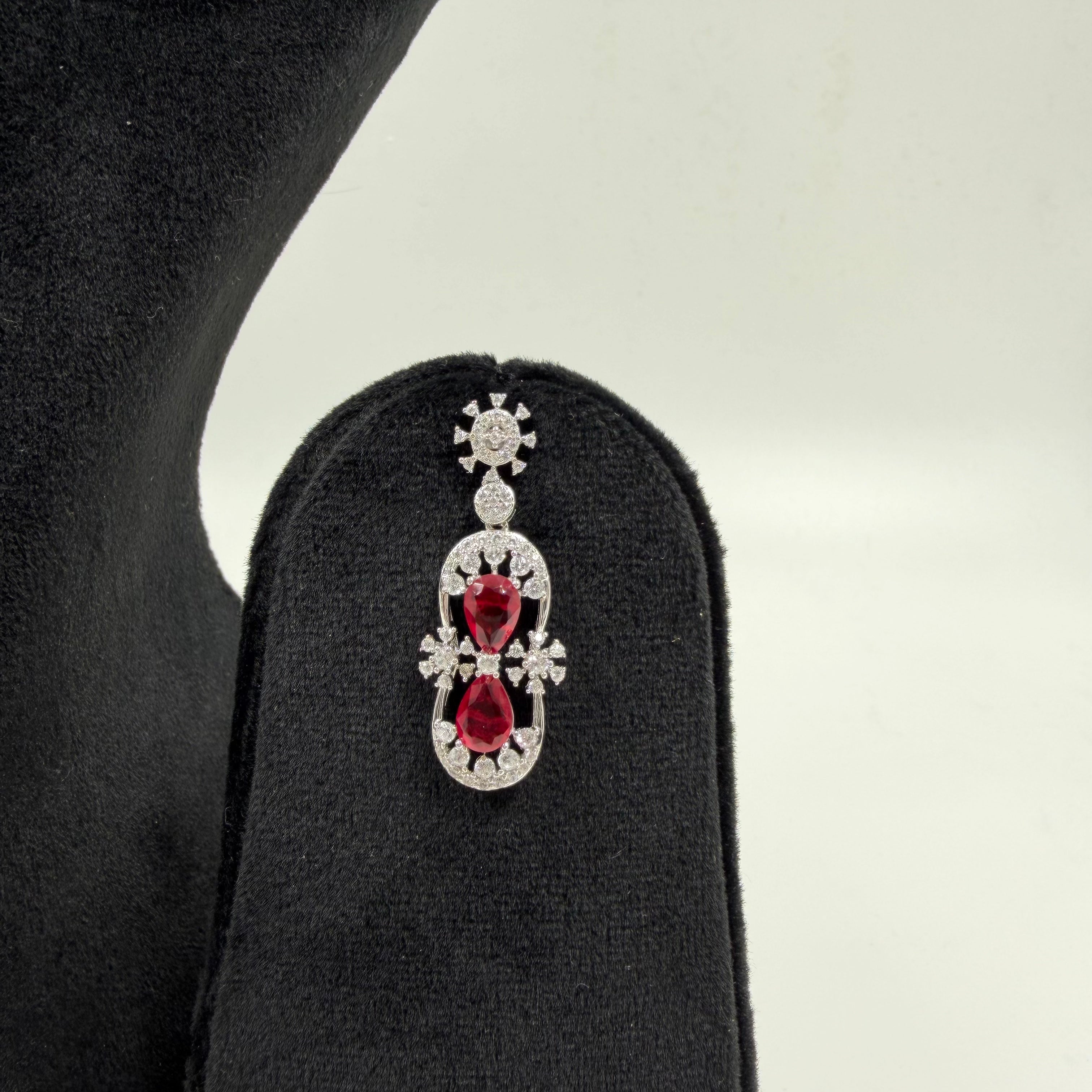 Stylish red gemstone necklace design