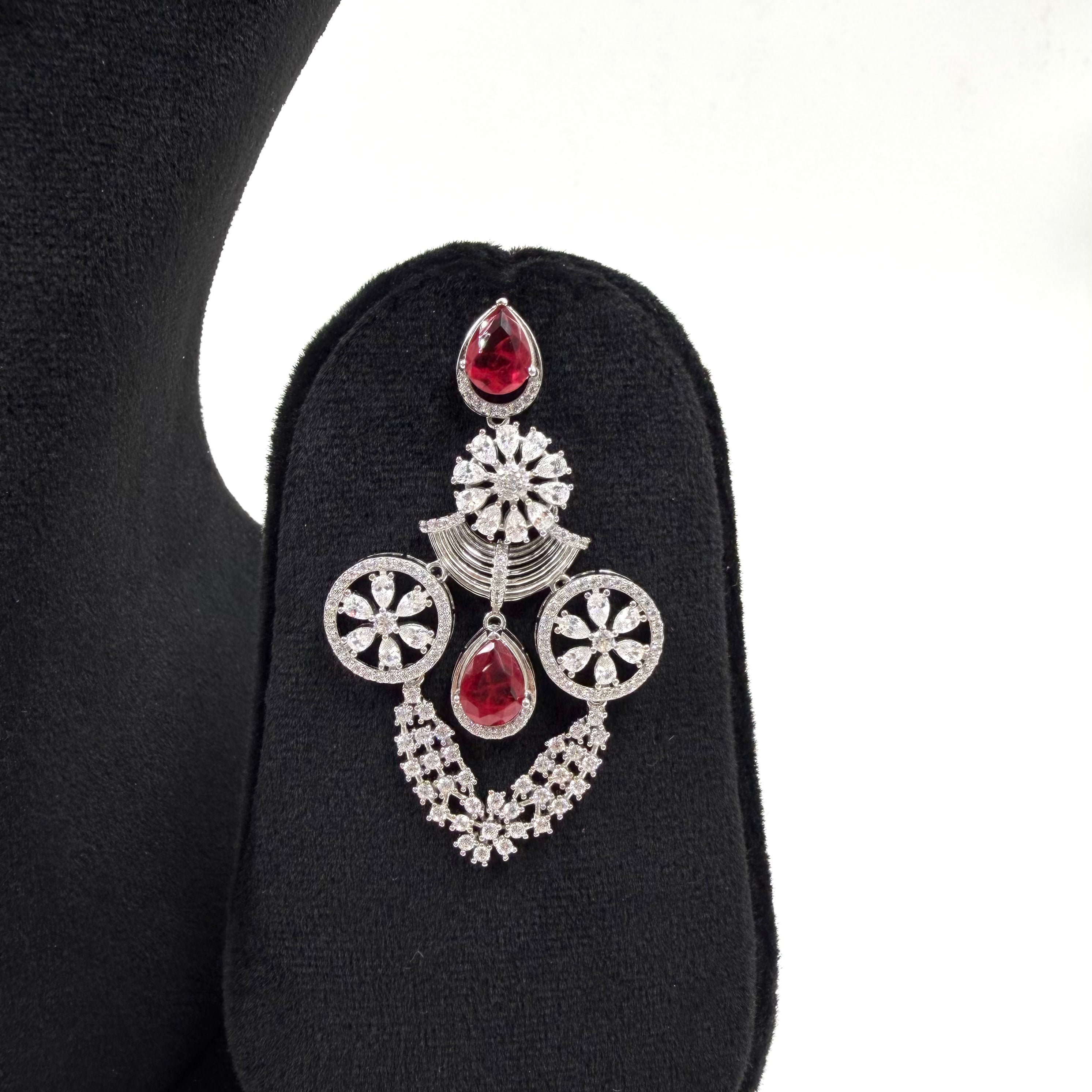 Elegant red necklace crafted in 925 silver