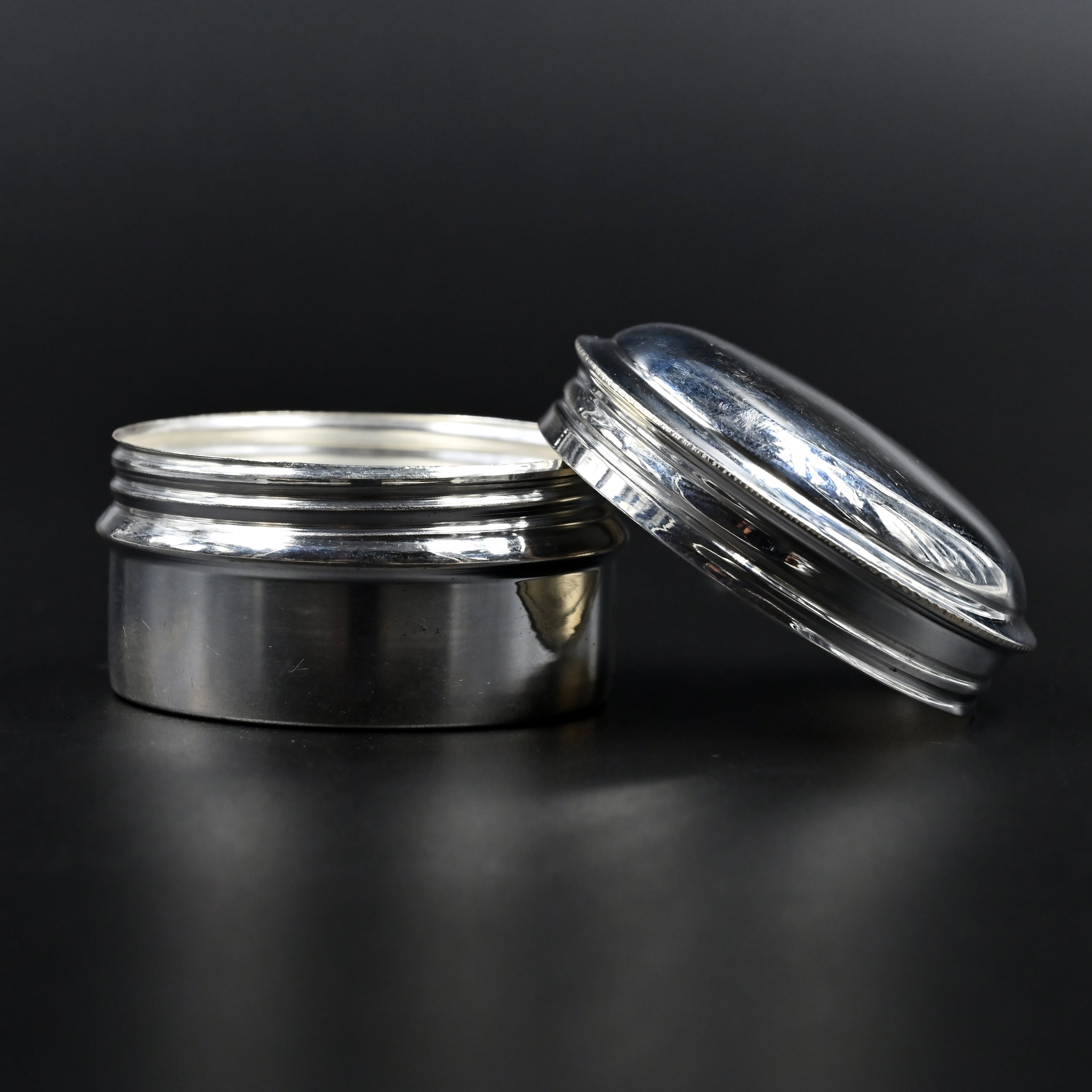 Elegant silver keepsake box